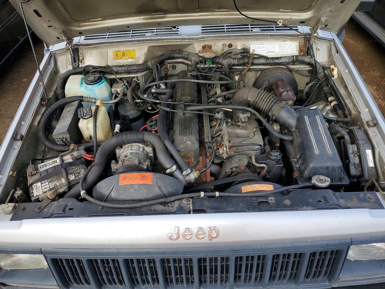 1992 Jeep Cherokee Sport Silver vin: 1J4FJ88S8NL102741