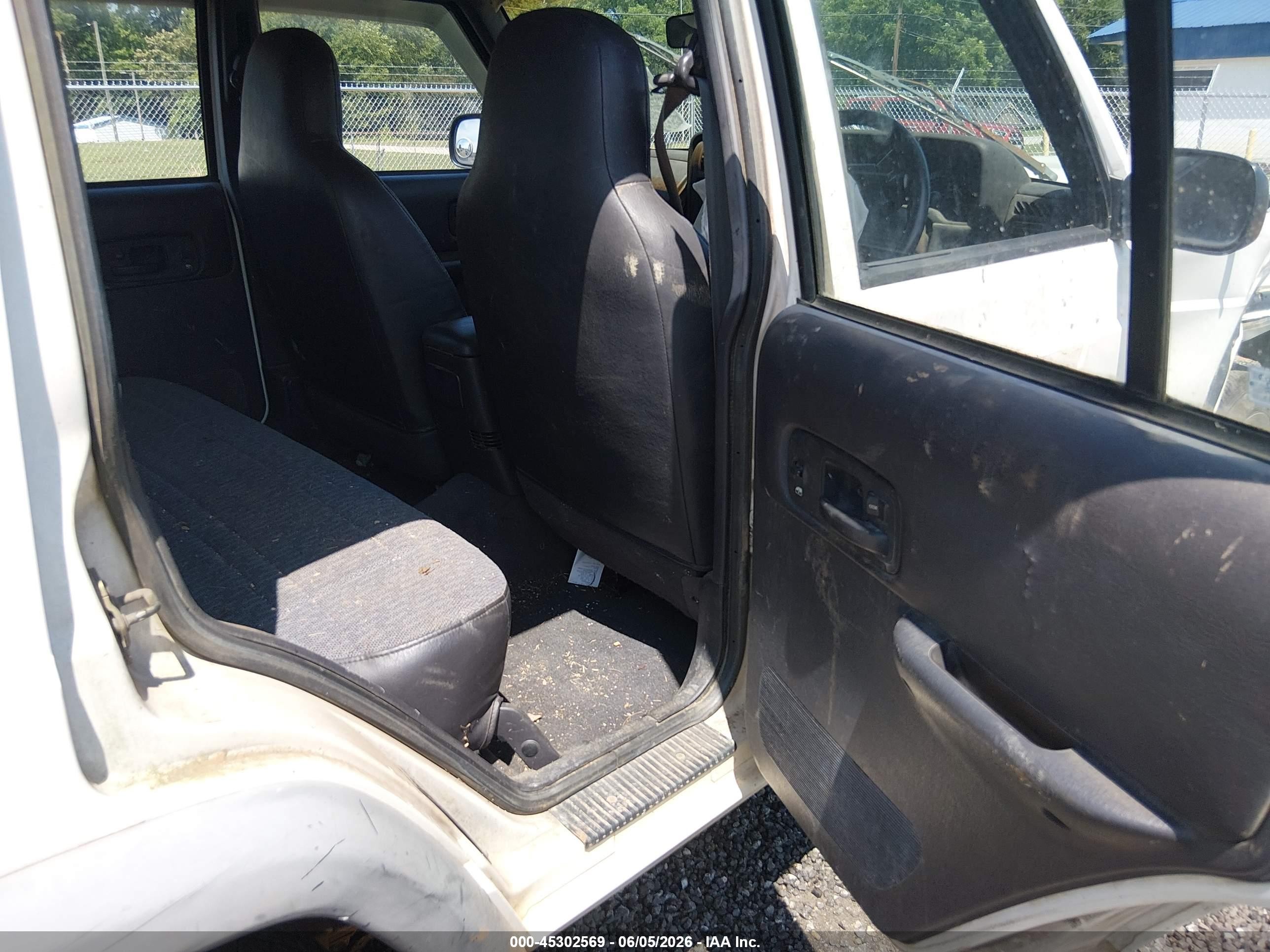 2000 Jeep Cherokee Rhd Rural Letter Carrier White vin: 1J4FN28S9YL164820