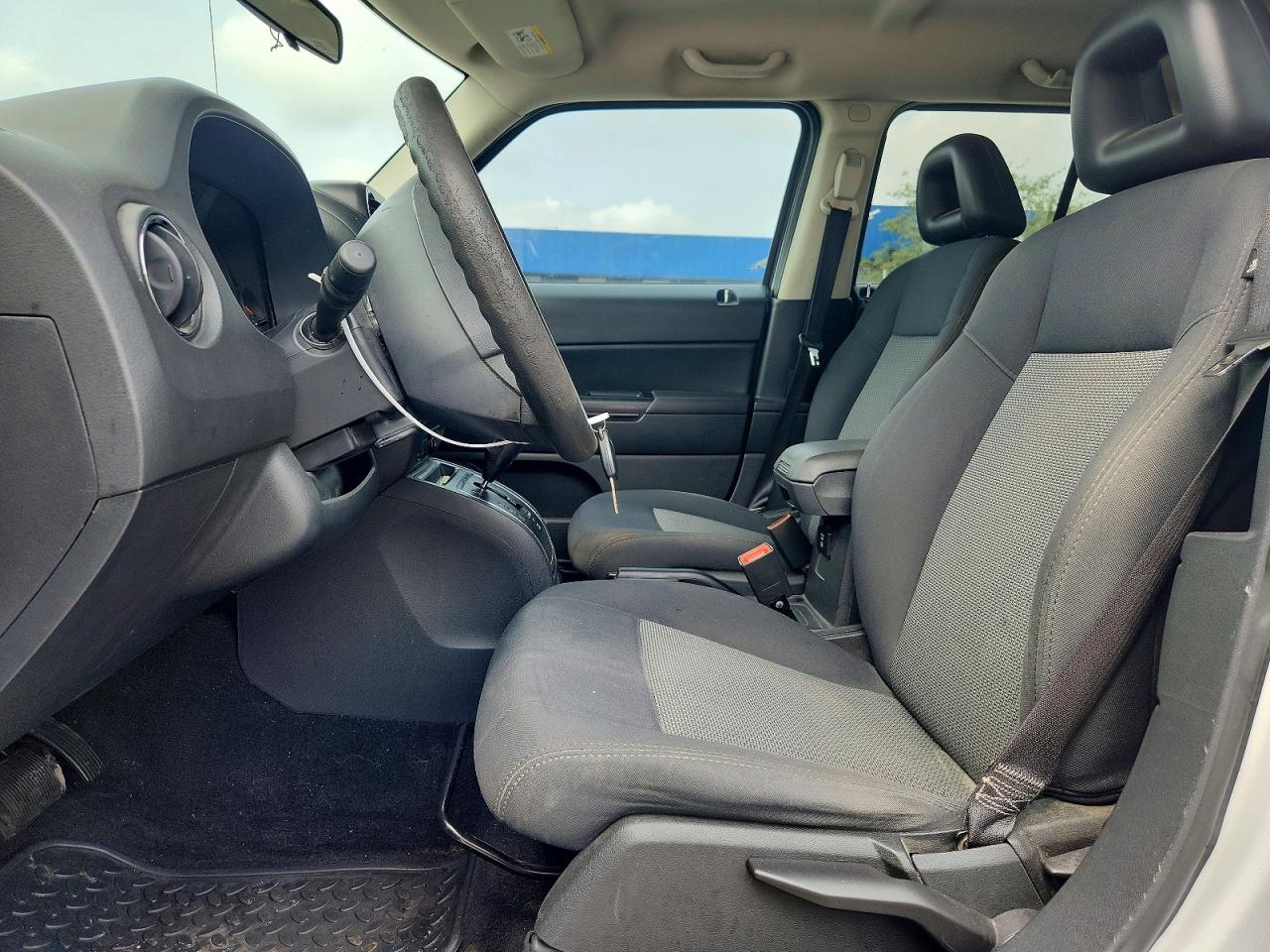 2009 Jeep Patriot Sport Серебряный vin: 1J4FT28B49D154665