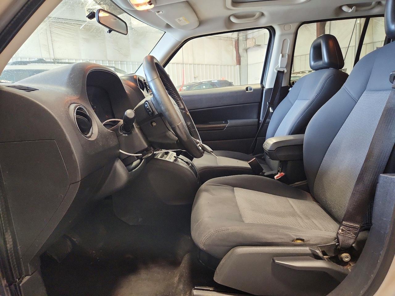 2009 Jeep Patriot Sport Tan vin: 1J4FT28B89D195087