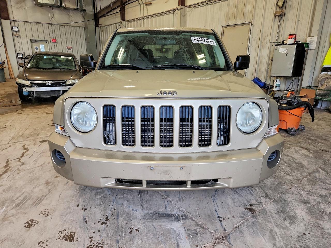2009 Jeep Patriot Sport Tan vin: 1J4FT28B89D195087