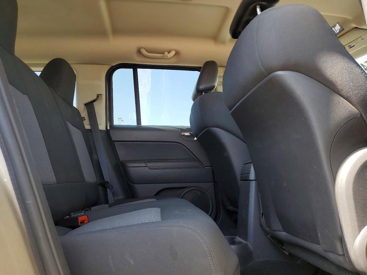 2009 Jeep Patriot Sport Tan vin: 1J4FT28B99D147324