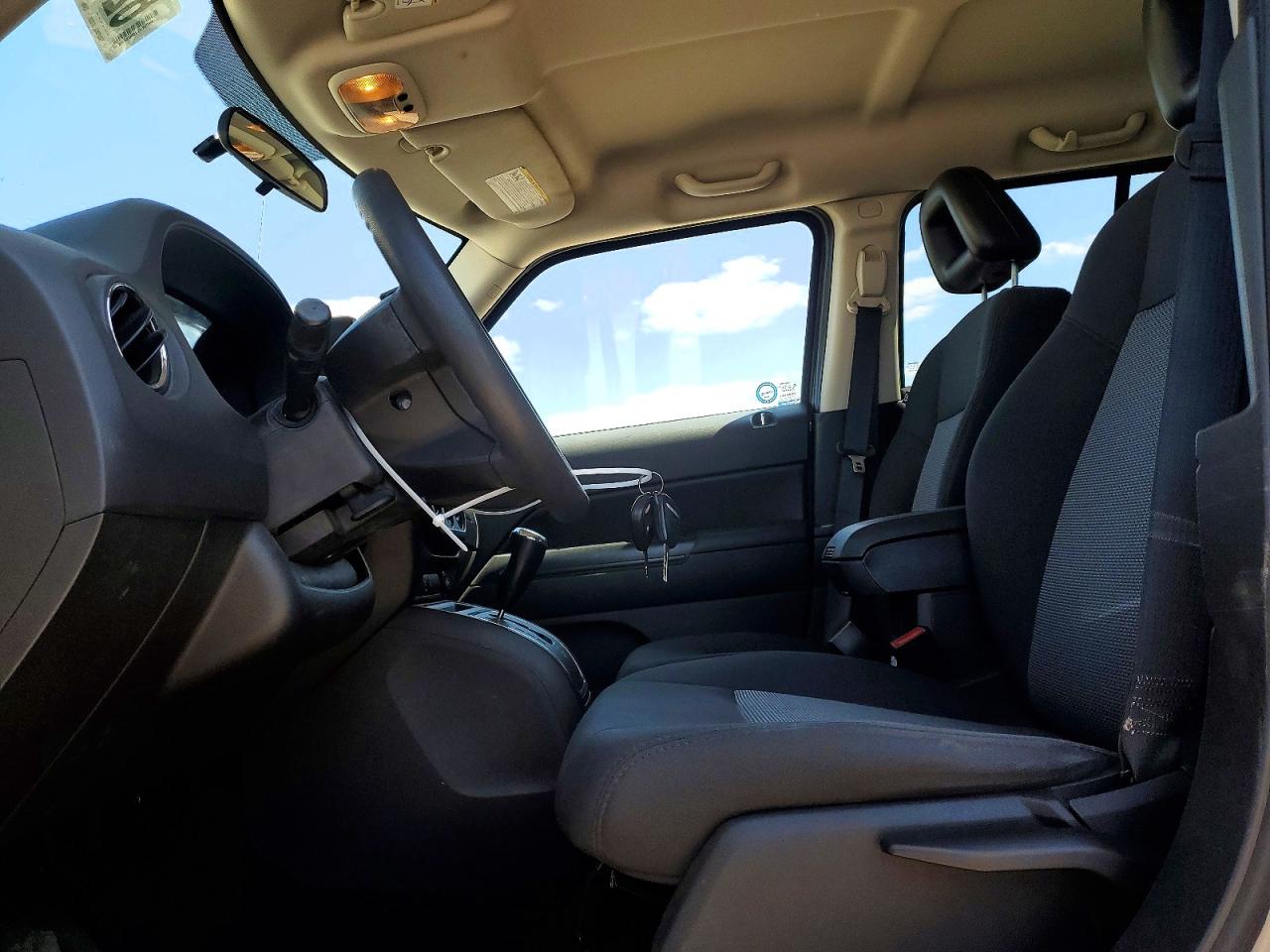 2009 Jeep Patriot Sport Tan vin: 1J4FT28B99D147324