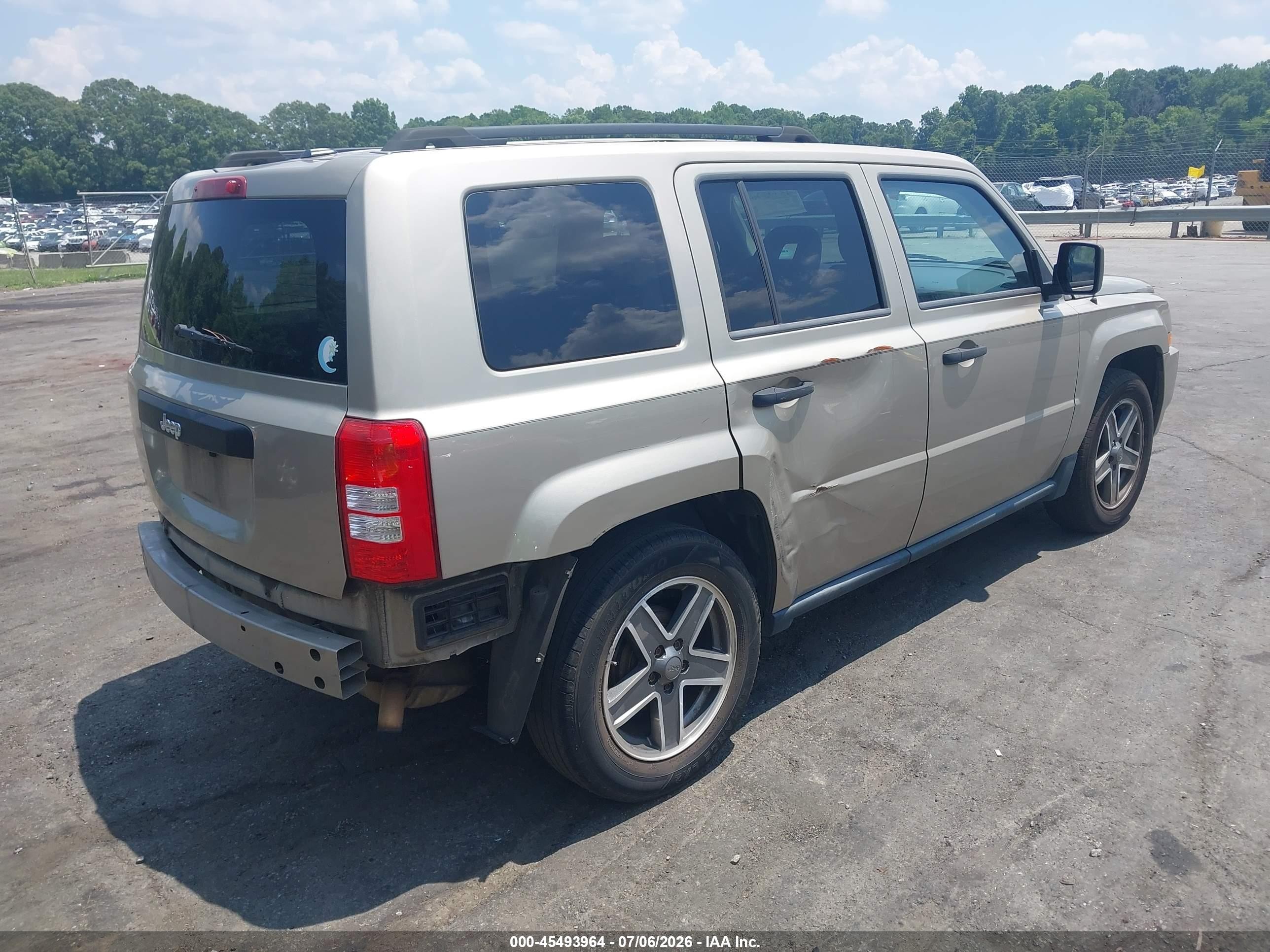 2009 Jeep Patriot Sport Золотой vin: 1J4FT28B99D208638