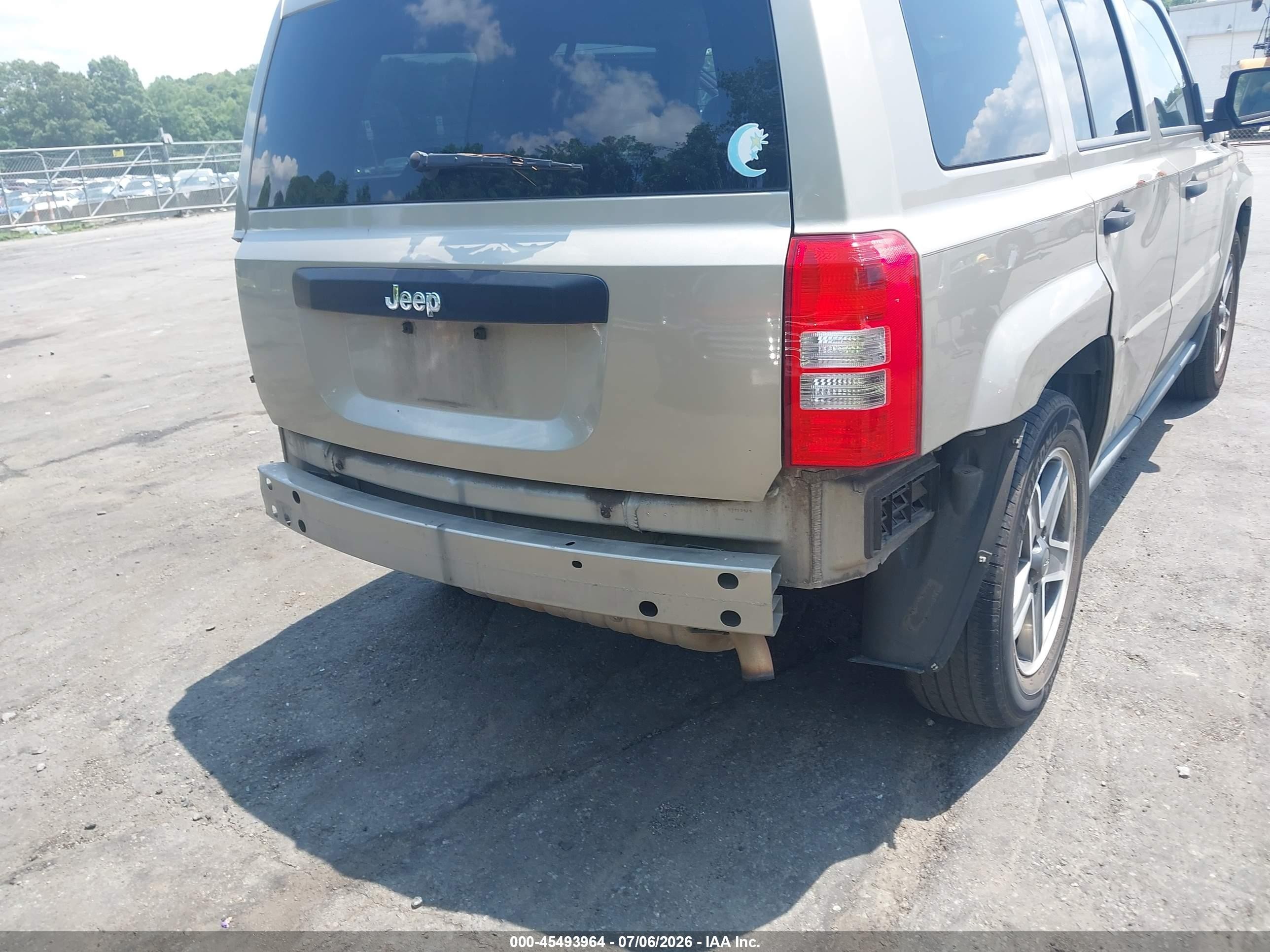 2009 Jeep Patriot Sport Золотой vin: 1J4FT28B99D208638
