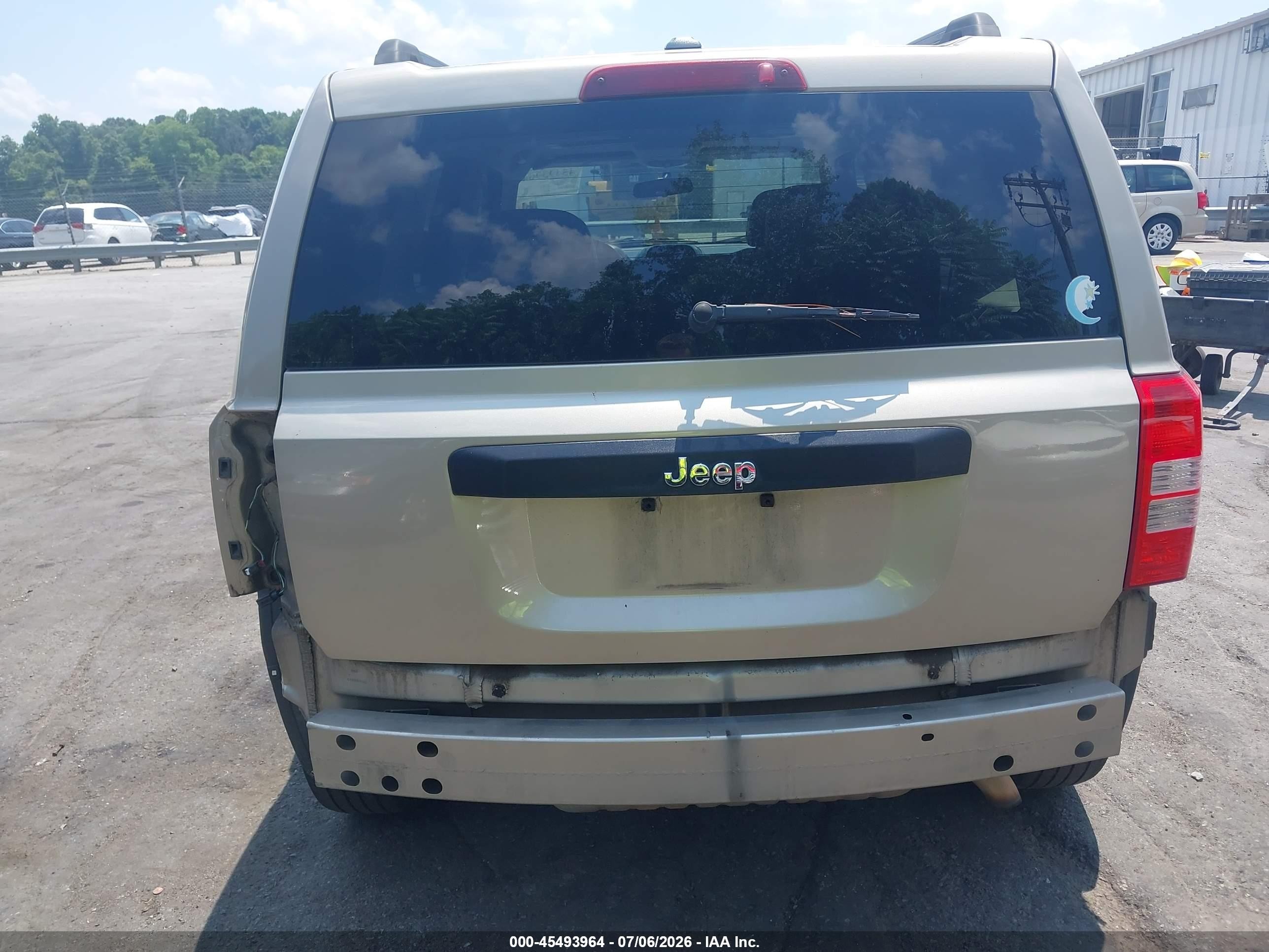 2009 Jeep Patriot Sport Золотой vin: 1J4FT28B99D208638
