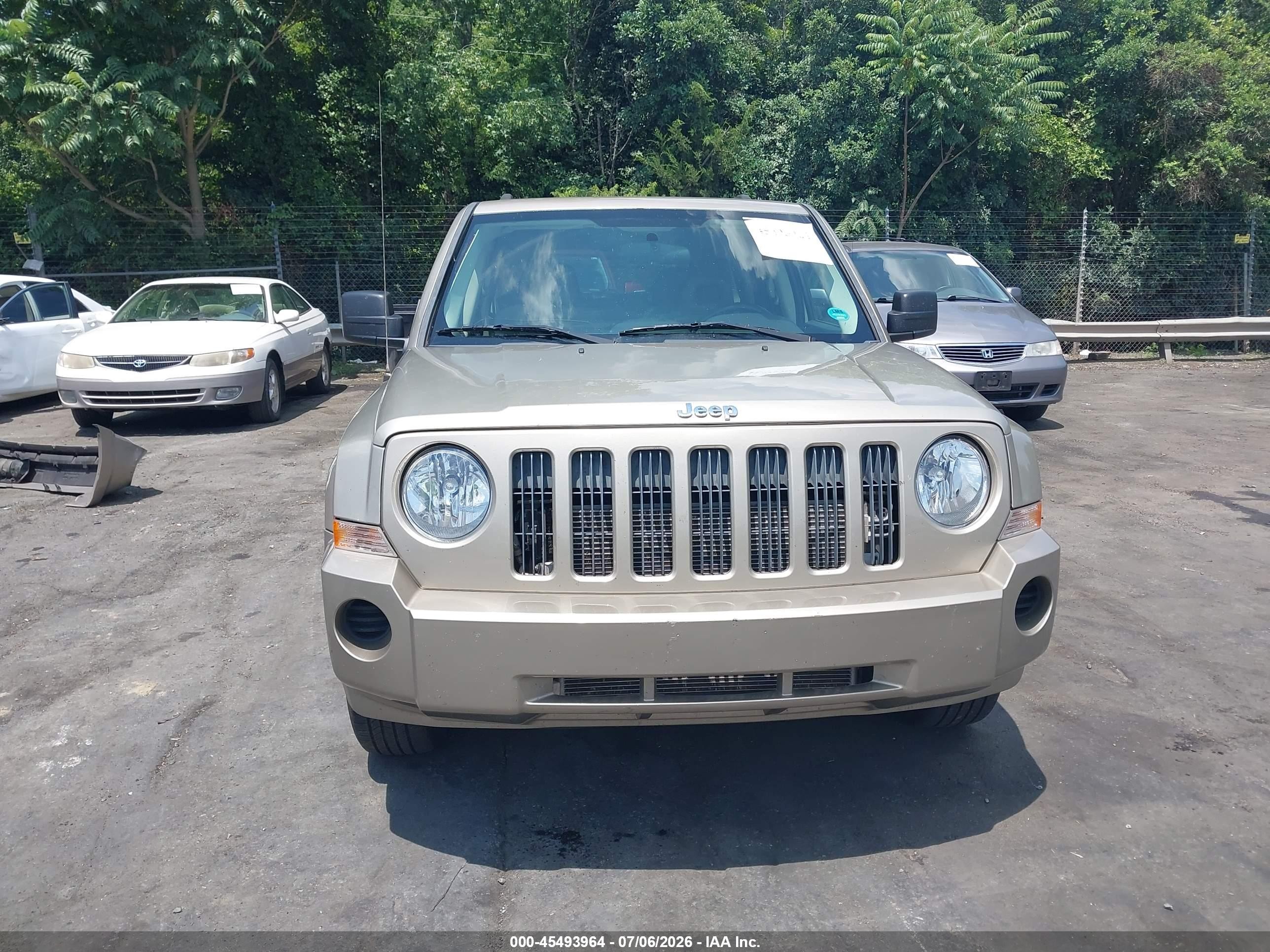 2009 Jeep Patriot Sport Золотой vin: 1J4FT28B99D208638