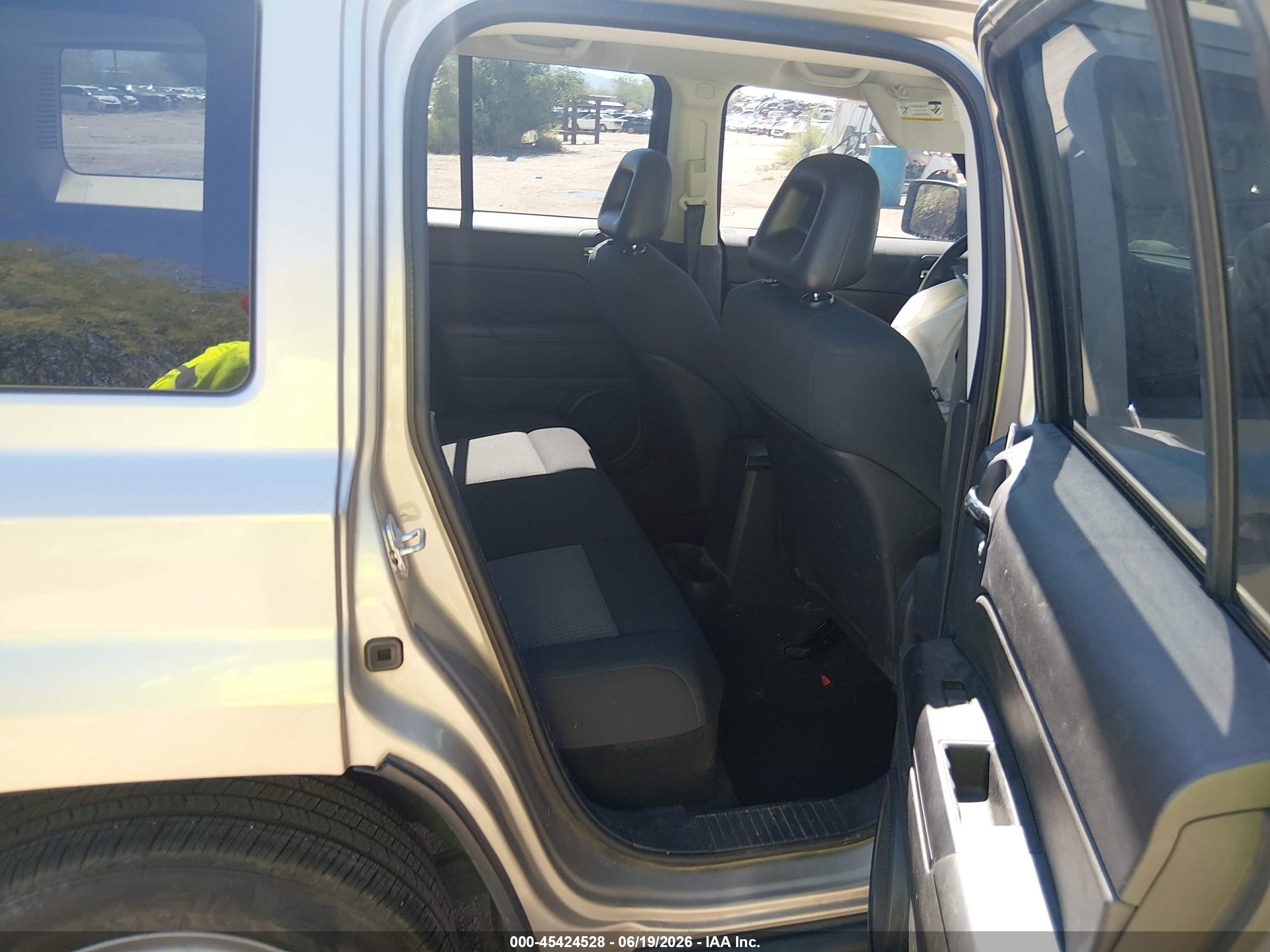 2009 Jeep Patriot Sport Beige vin: 1J4FT28BX9D114011
