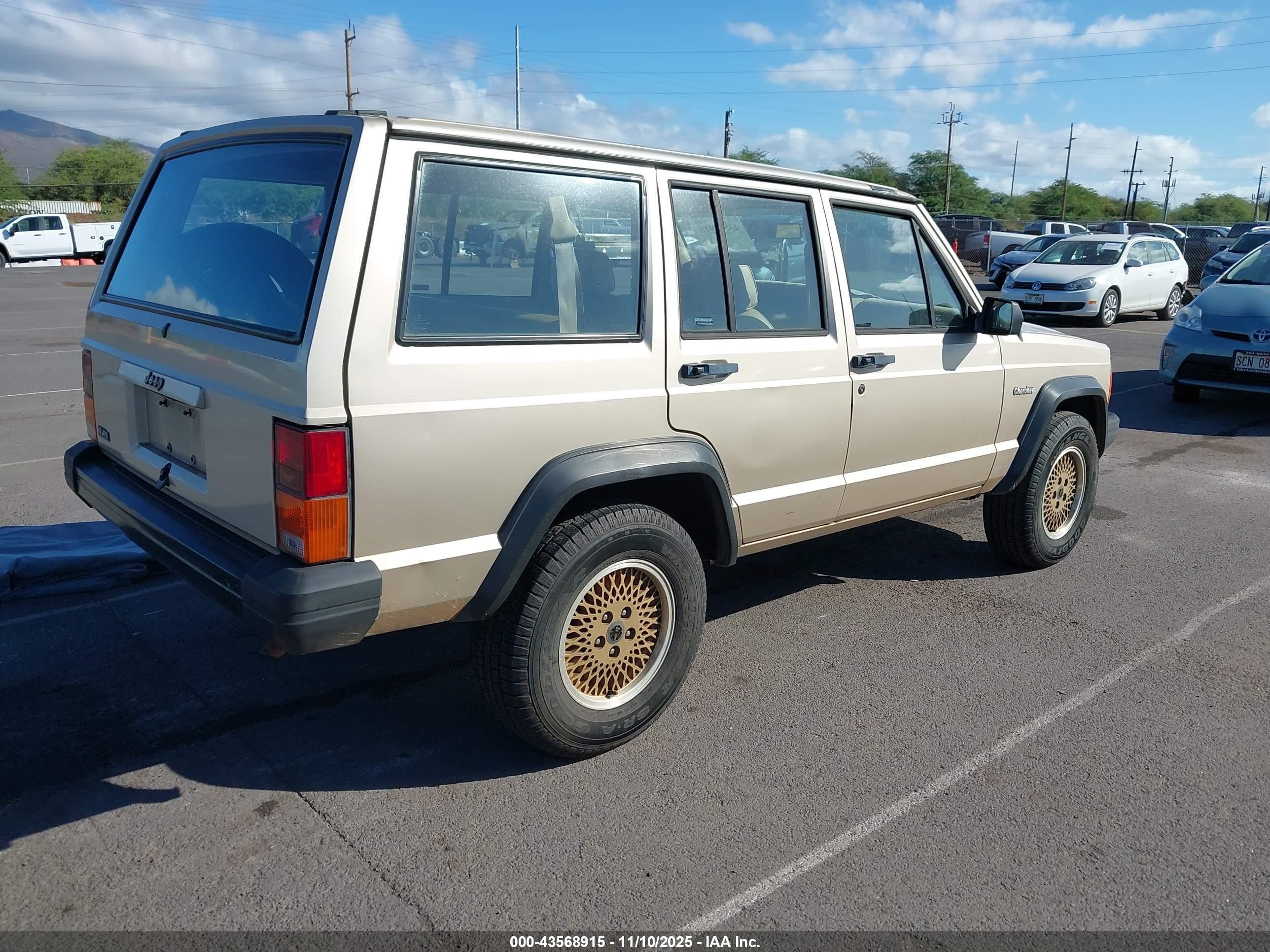 1993 Jeep Cherokee   Beige vin: 1J4FT28S1PL565718