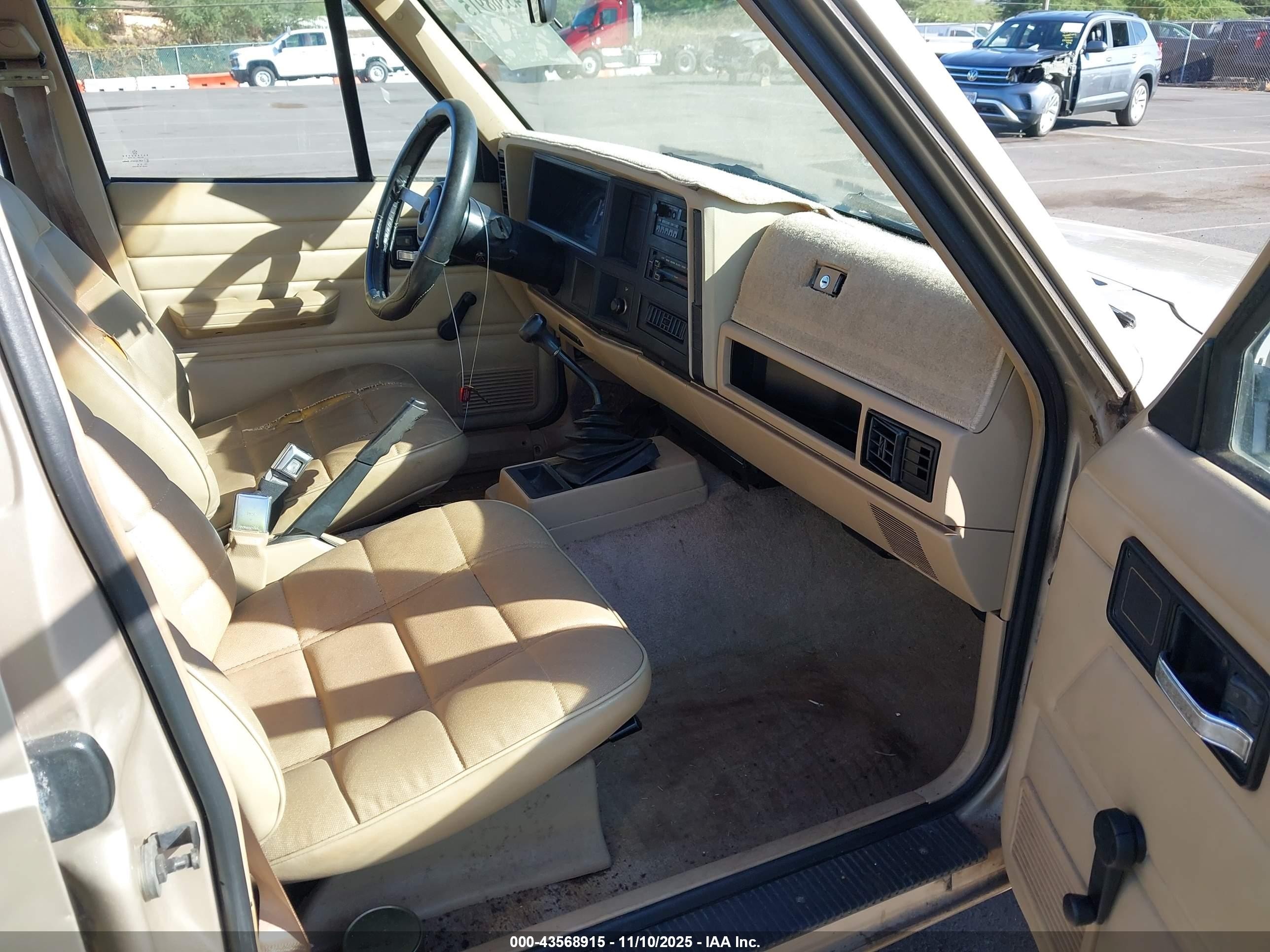 1993 Jeep Cherokee   Beige vin: 1J4FT28S1PL565718