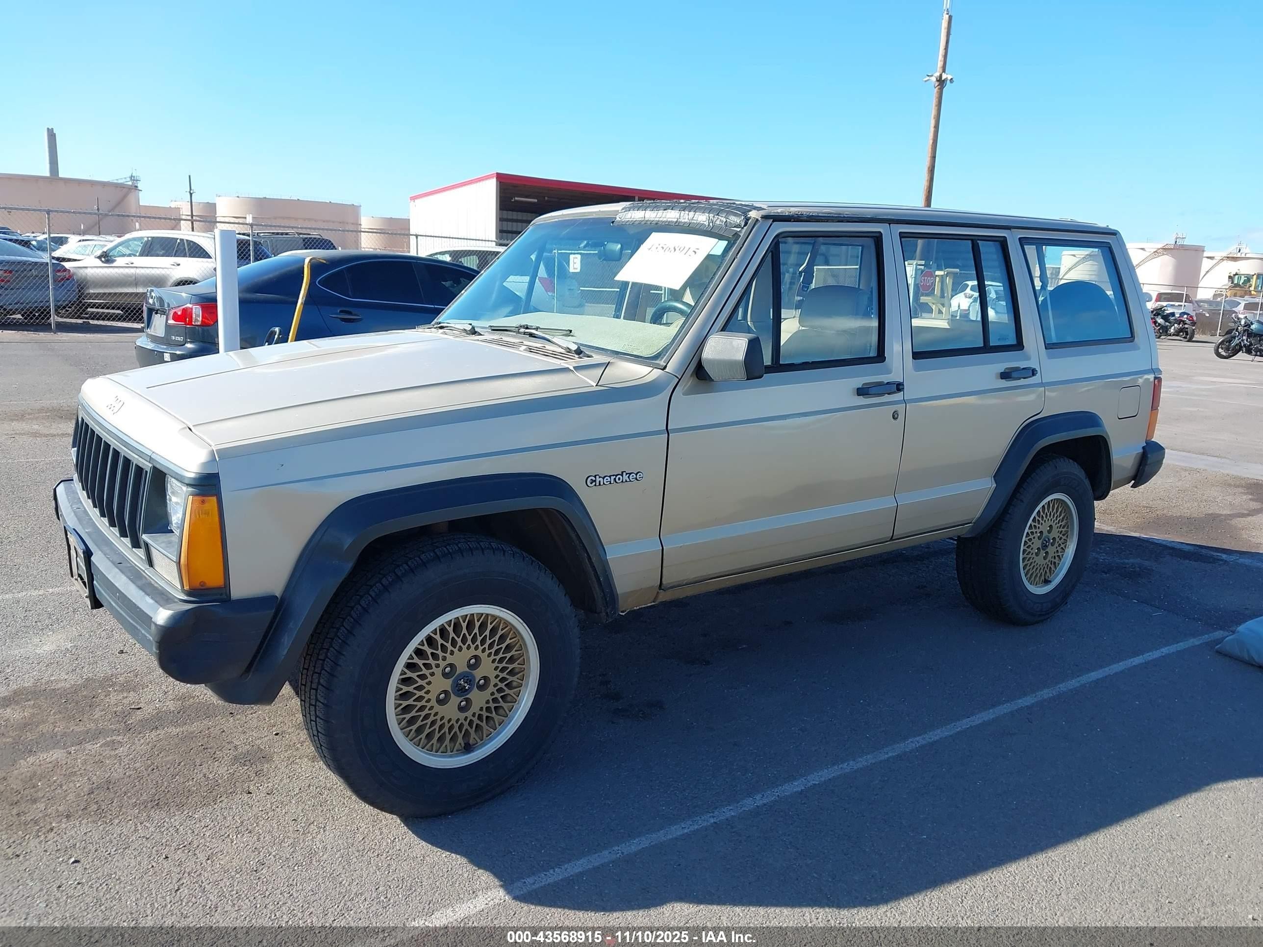 1993 Jeep Cherokee   Beige vin: 1J4FT28S1PL565718
