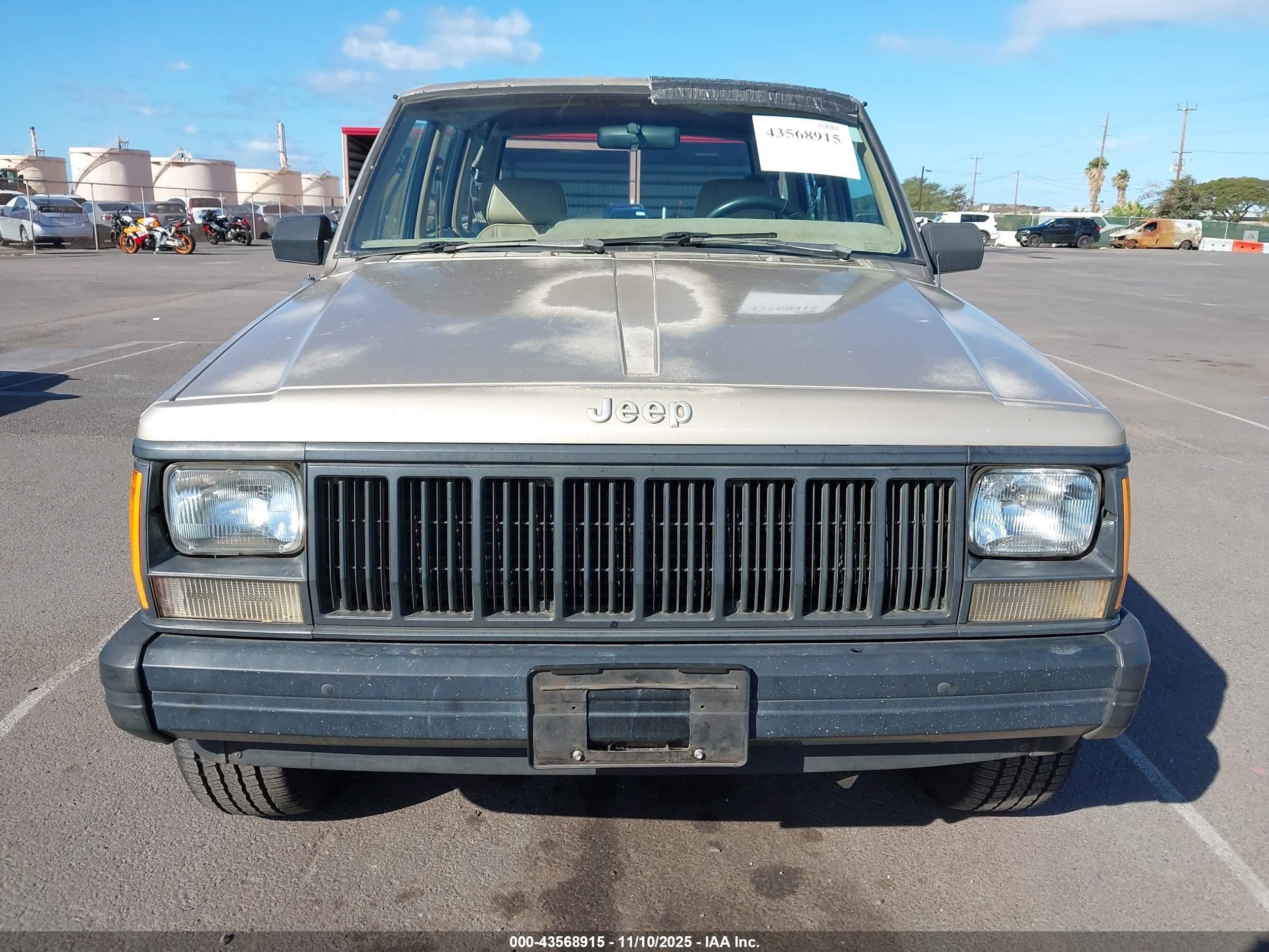 1993 Jeep Cherokee   Beige vin: 1J4FT28S1PL565718