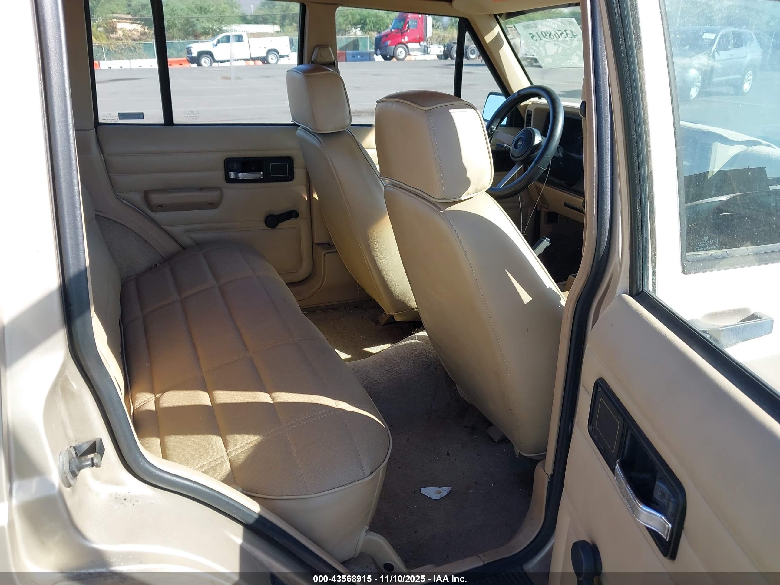 1993 Jeep Cherokee   Beige vin: 1J4FT28S1PL565718