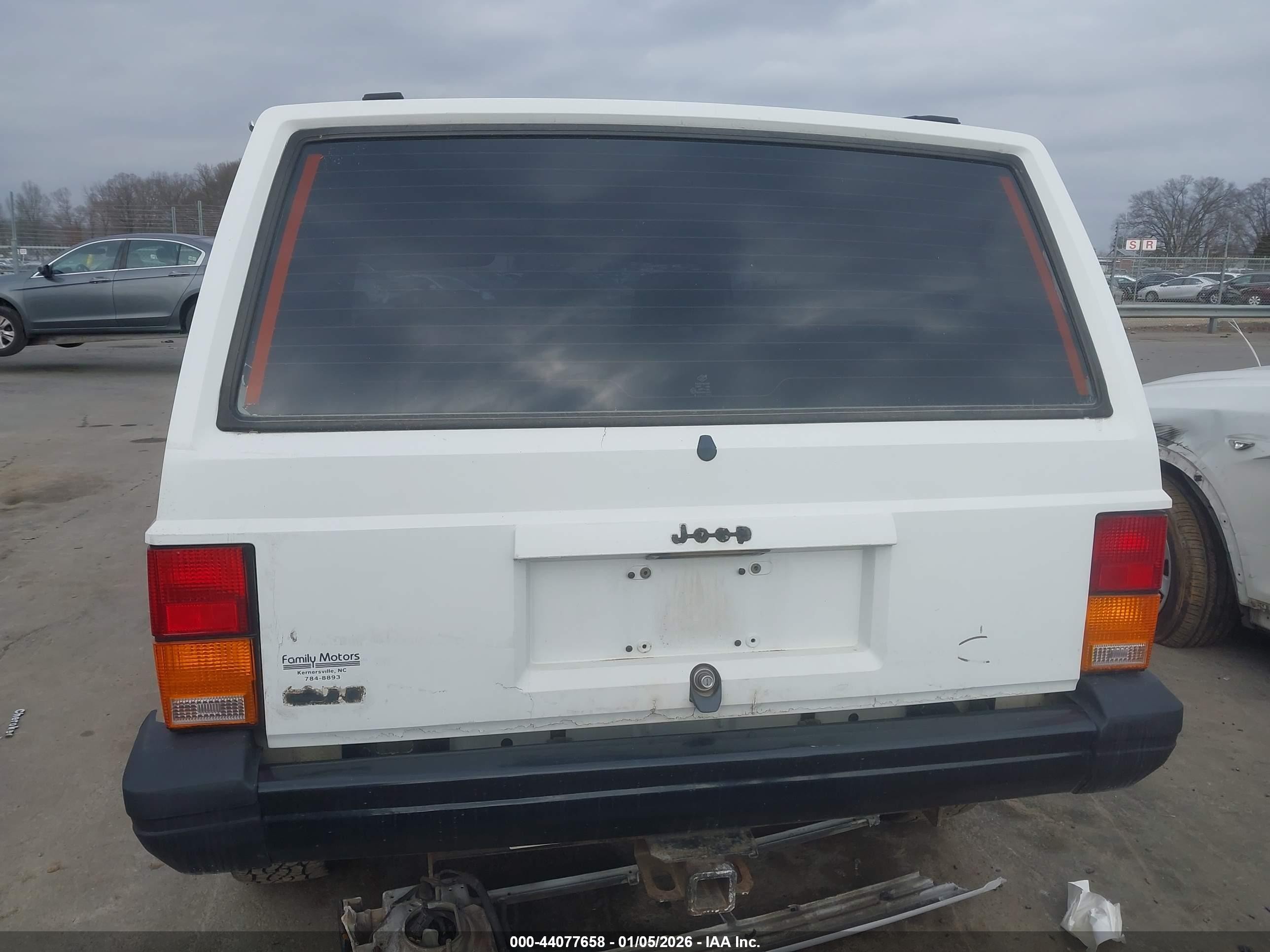 1992 Jeep Cherokee   White vin: 1J4FT28S2NL226429