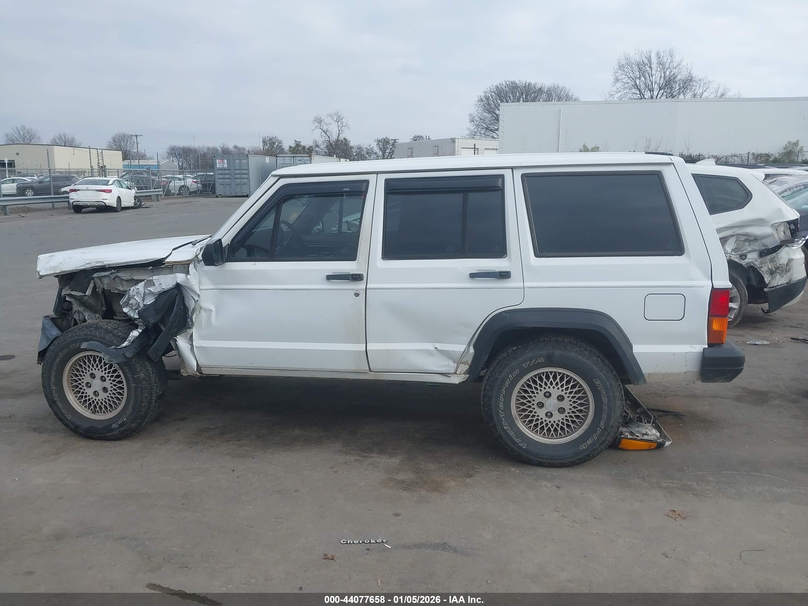 1992 Jeep Cherokee   White vin: 1J4FT28S2NL226429
