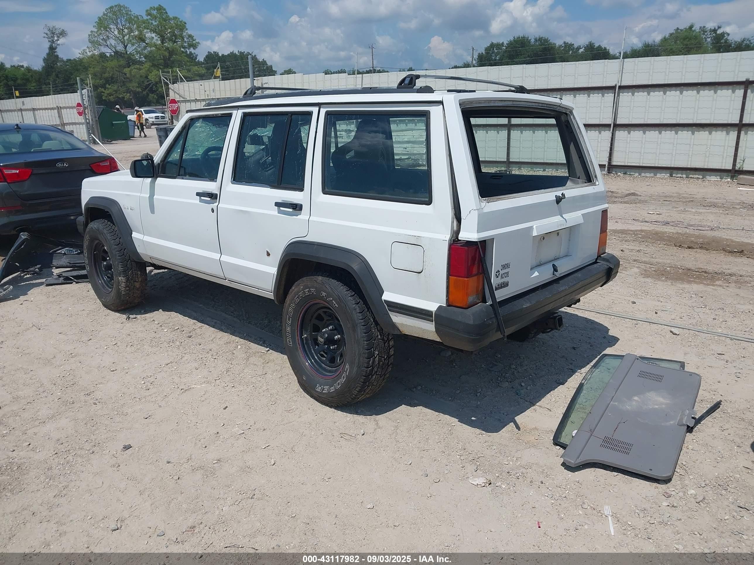 1993 Jeep Cherokee   White vin: 1J4FT28S5PL640159