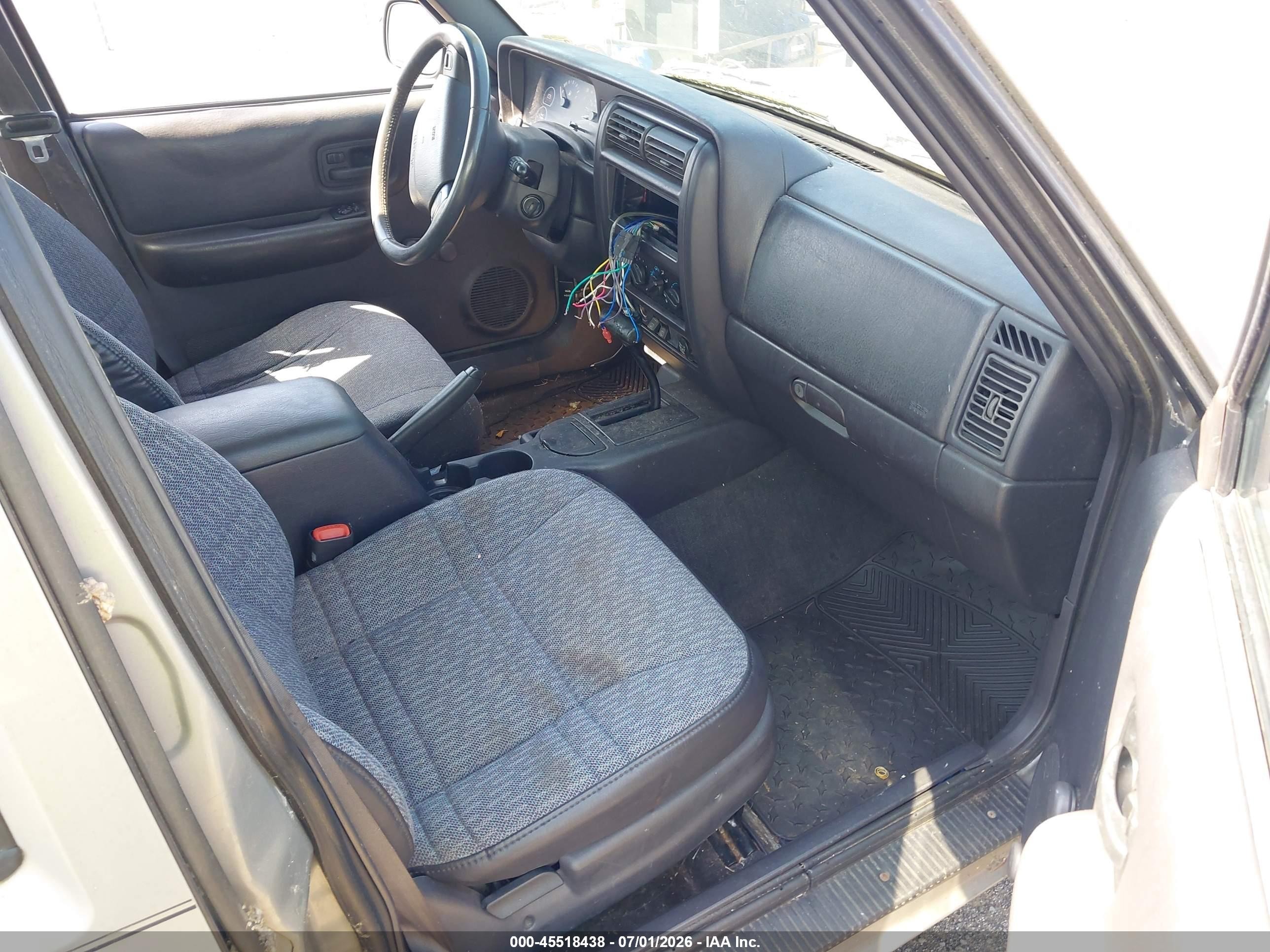 2000 Jeep Cherokee Se Silver vin: 1J4FT28S6YL216278
