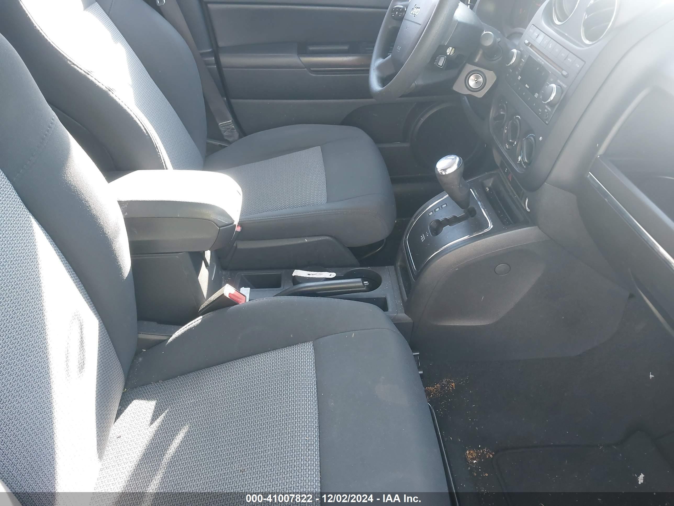 2009 Jeep Compass Sport Red vin: 1J4FT47A39D225911