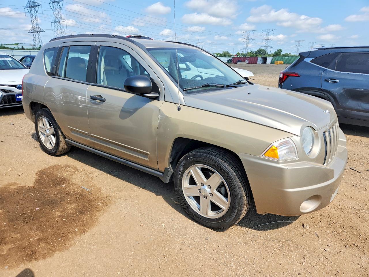 2009 Jeep Compass Sport Золотой vin: 1J4FT47A69D173853