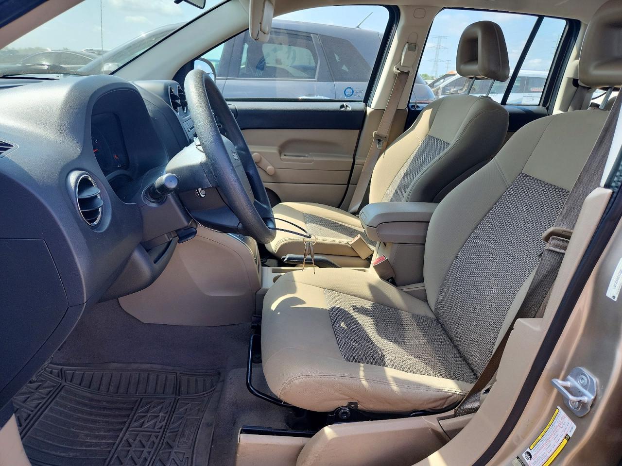 2009 Jeep Compass Sport Золотой vin: 1J4FT47A69D173853