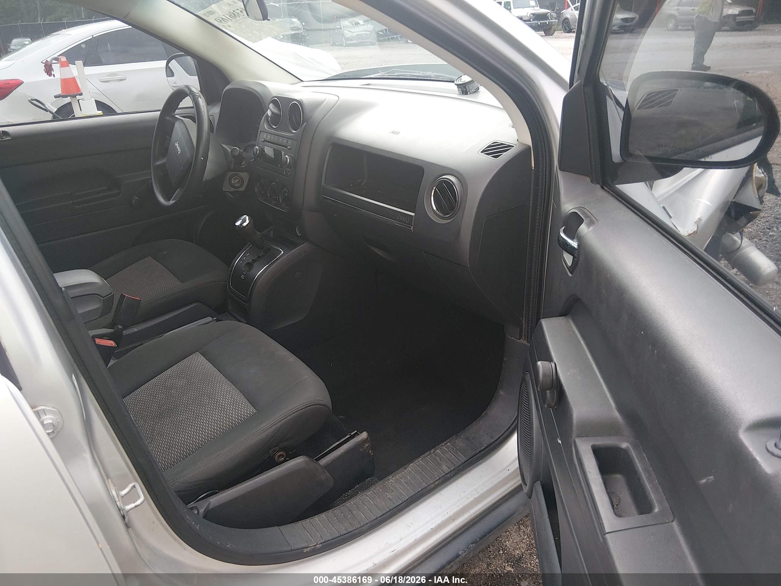 2009 Jeep Compass Sport Gray vin: 1J4FT47B09D134099
