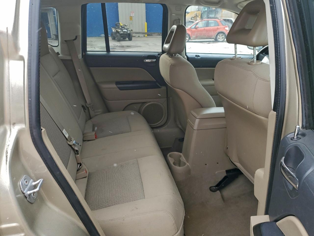 2009 Jeep Compass Sport Tan vin: 1J4FT47B19D201860
