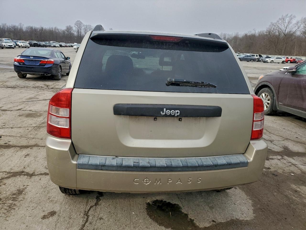 2009 Jeep Compass Sport Tan vin: 1J4FT47B19D201860