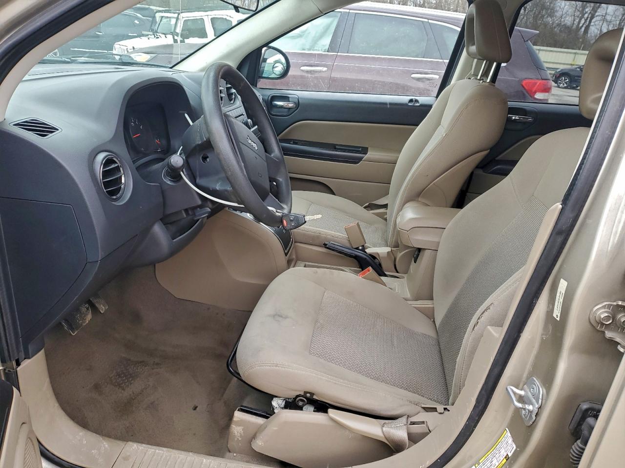 2009 Jeep Compass Sport Tan vin: 1J4FT47B19D201860