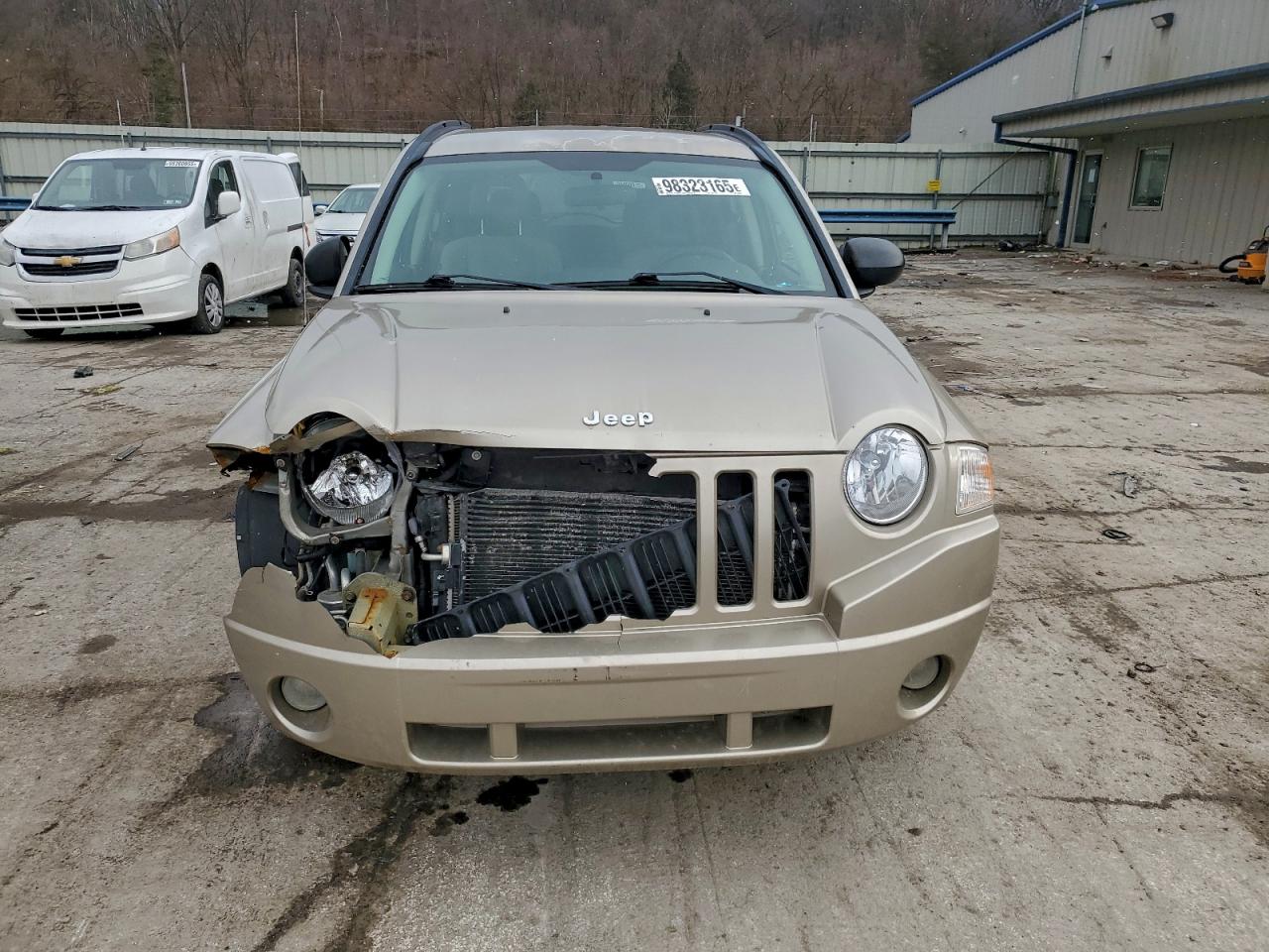 2009 Jeep Compass Sport Tan vin: 1J4FT47B19D201860