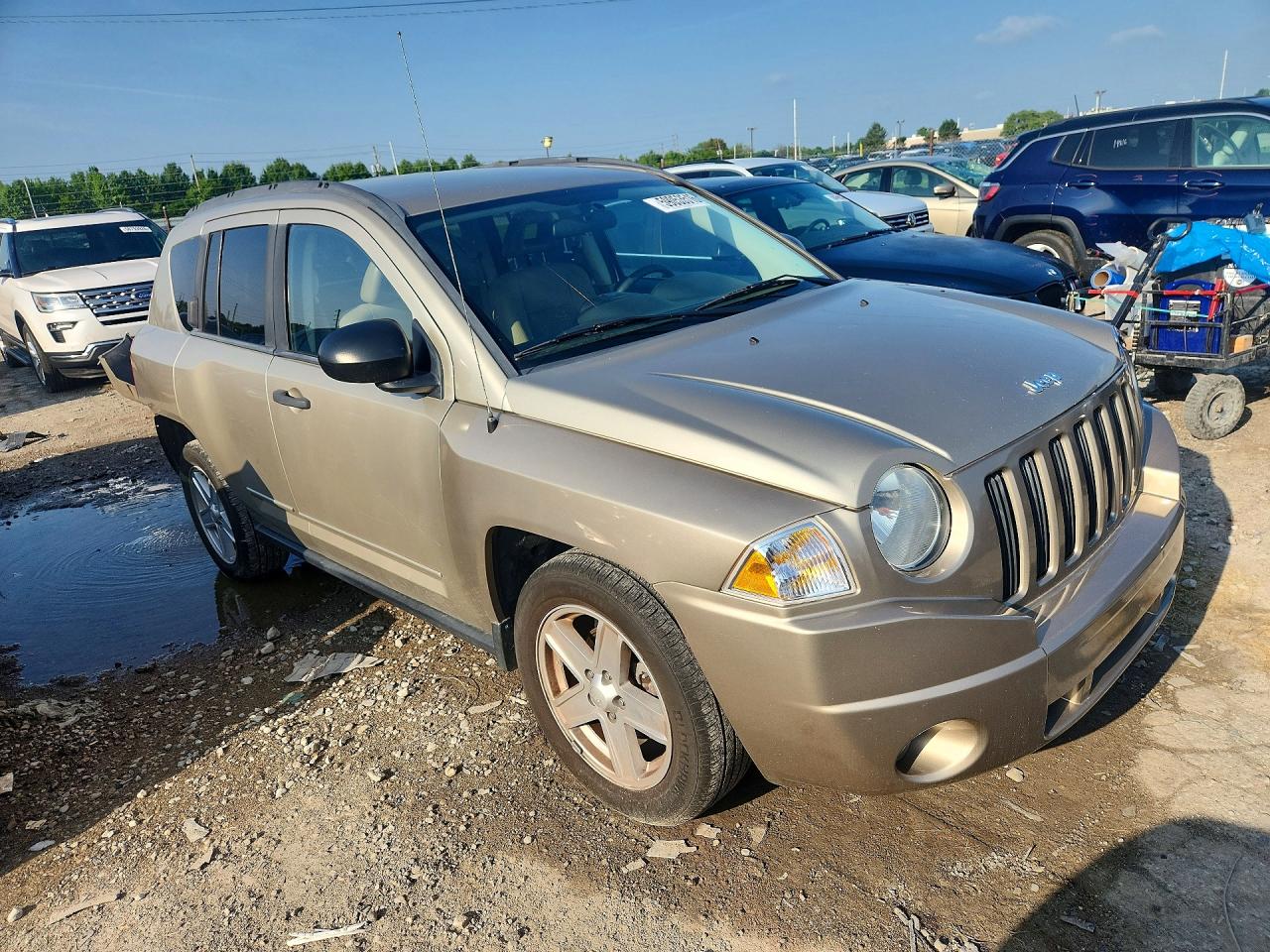 2009 Jeep Compass Sport Tan vin: 1J4FT47B29D223303