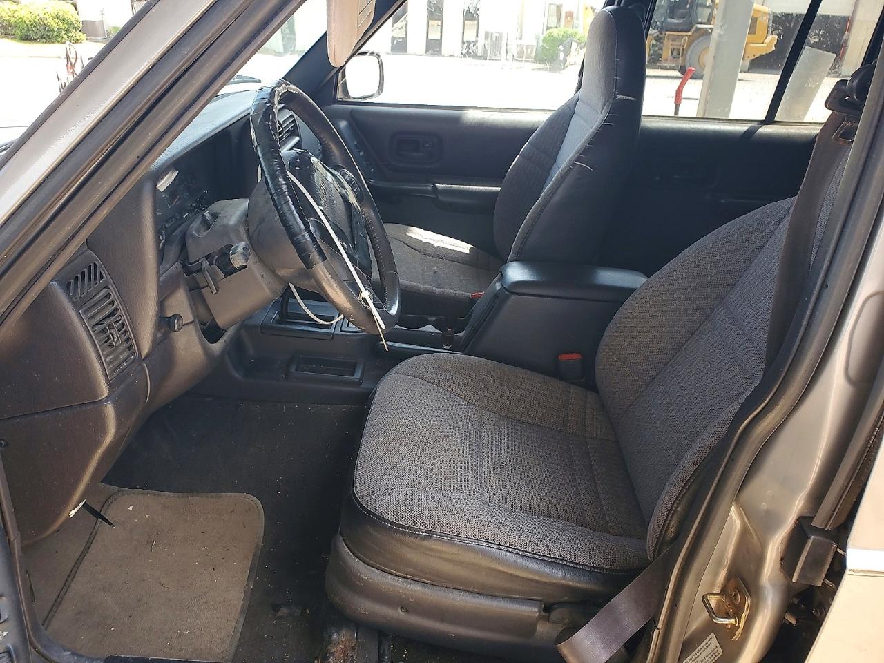 2001 Jeep Cherokee Sport Серый vin: 1J4FT48S01L549688
