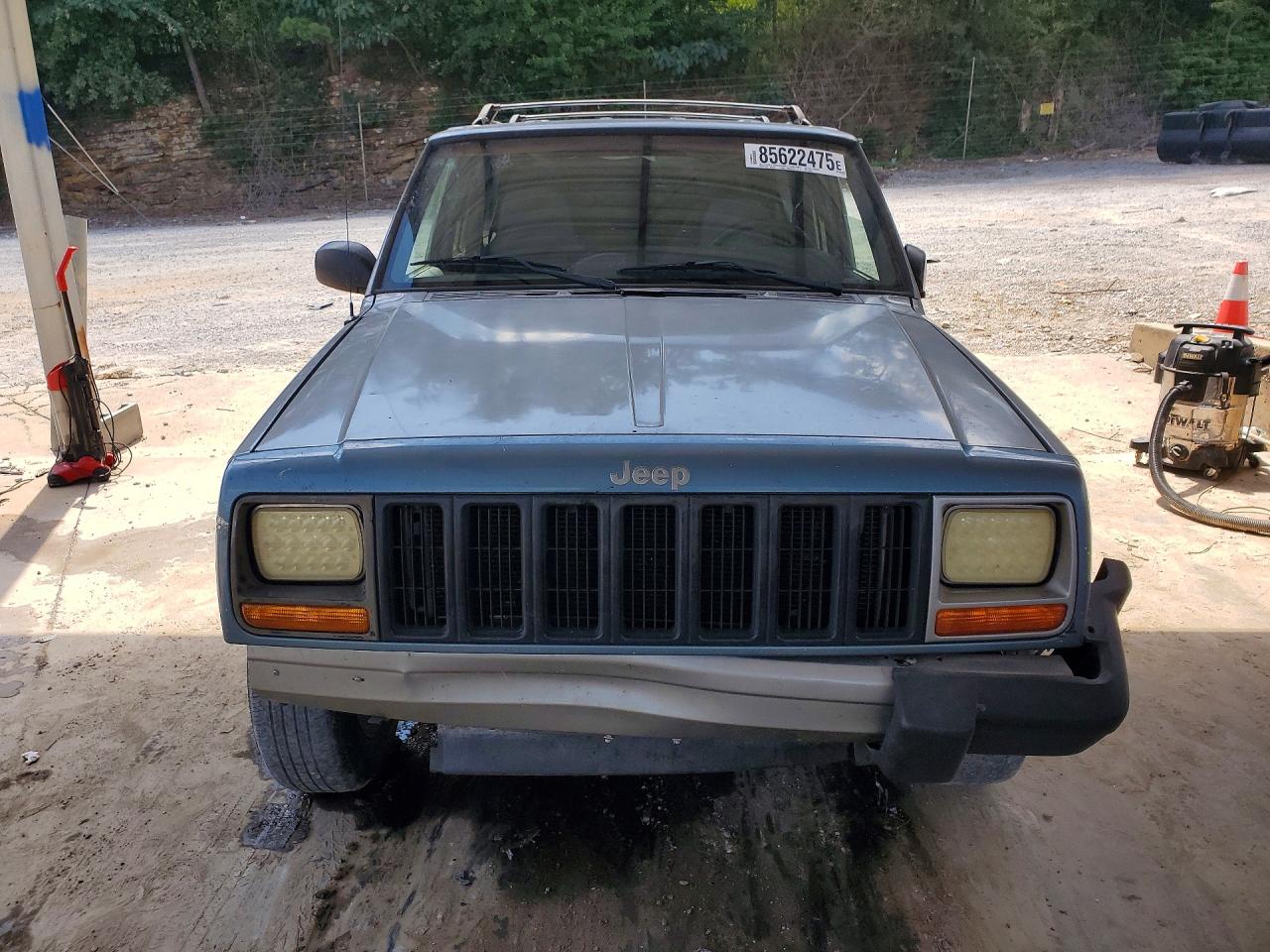 2001 Jeep Cherokee Sport Серый vin: 1J4FT48S01L549688