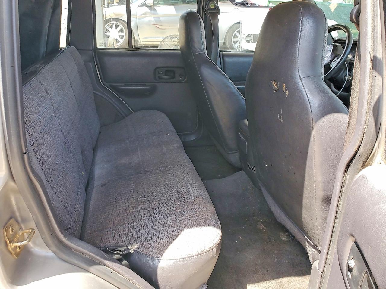 2001 Jeep Cherokee Sport Серый vin: 1J4FT48S01L549688