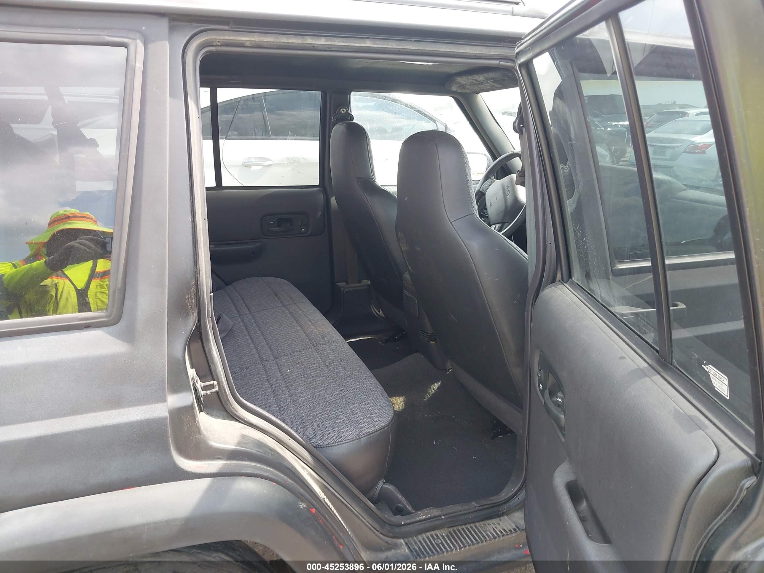 2001 Jeep Cherokee Sport Серый vin: 1J4FT48S21L559736