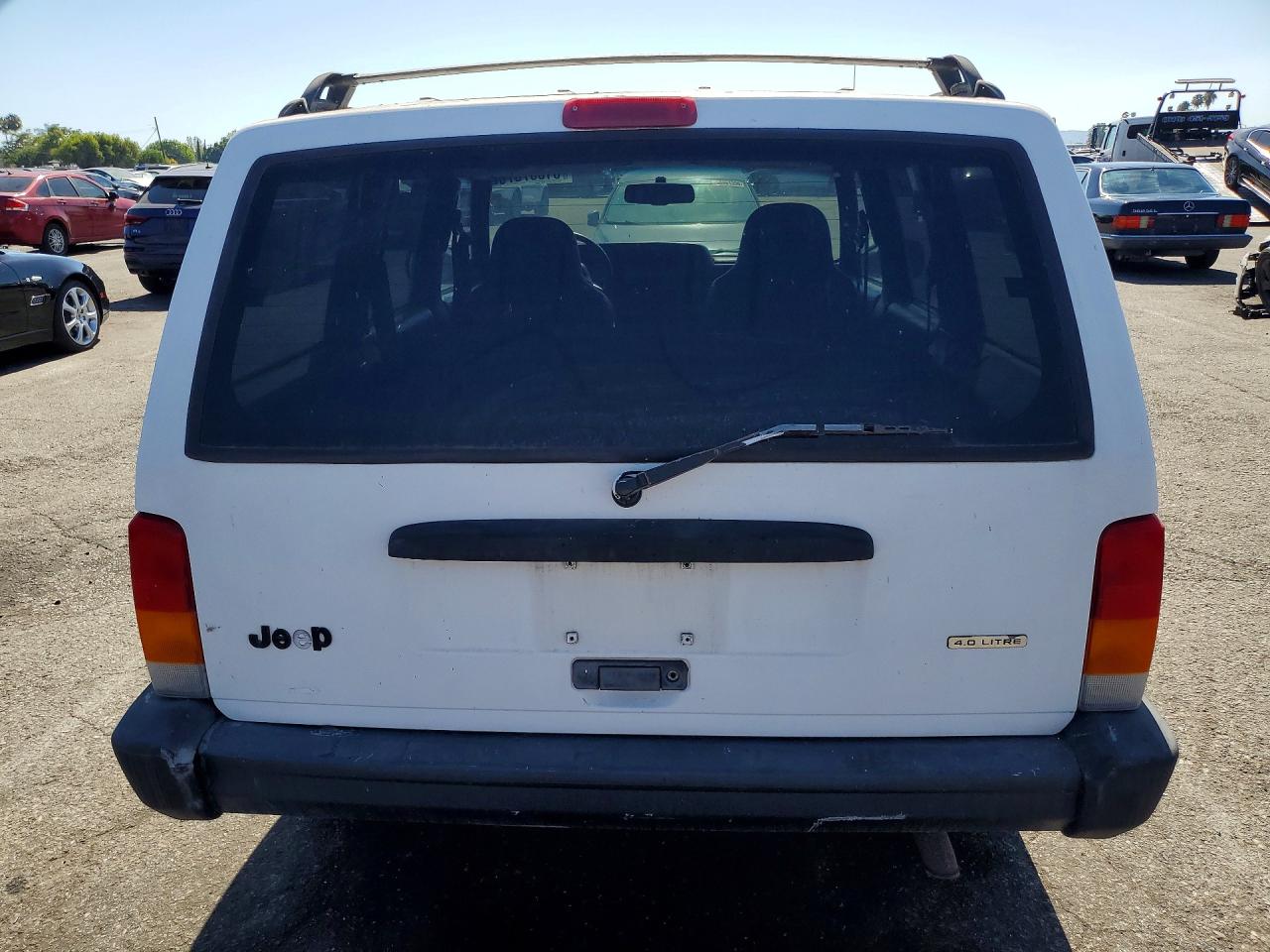 2000 Jeep Cherokee Sport White vin: 1J4FT48S6YL202571