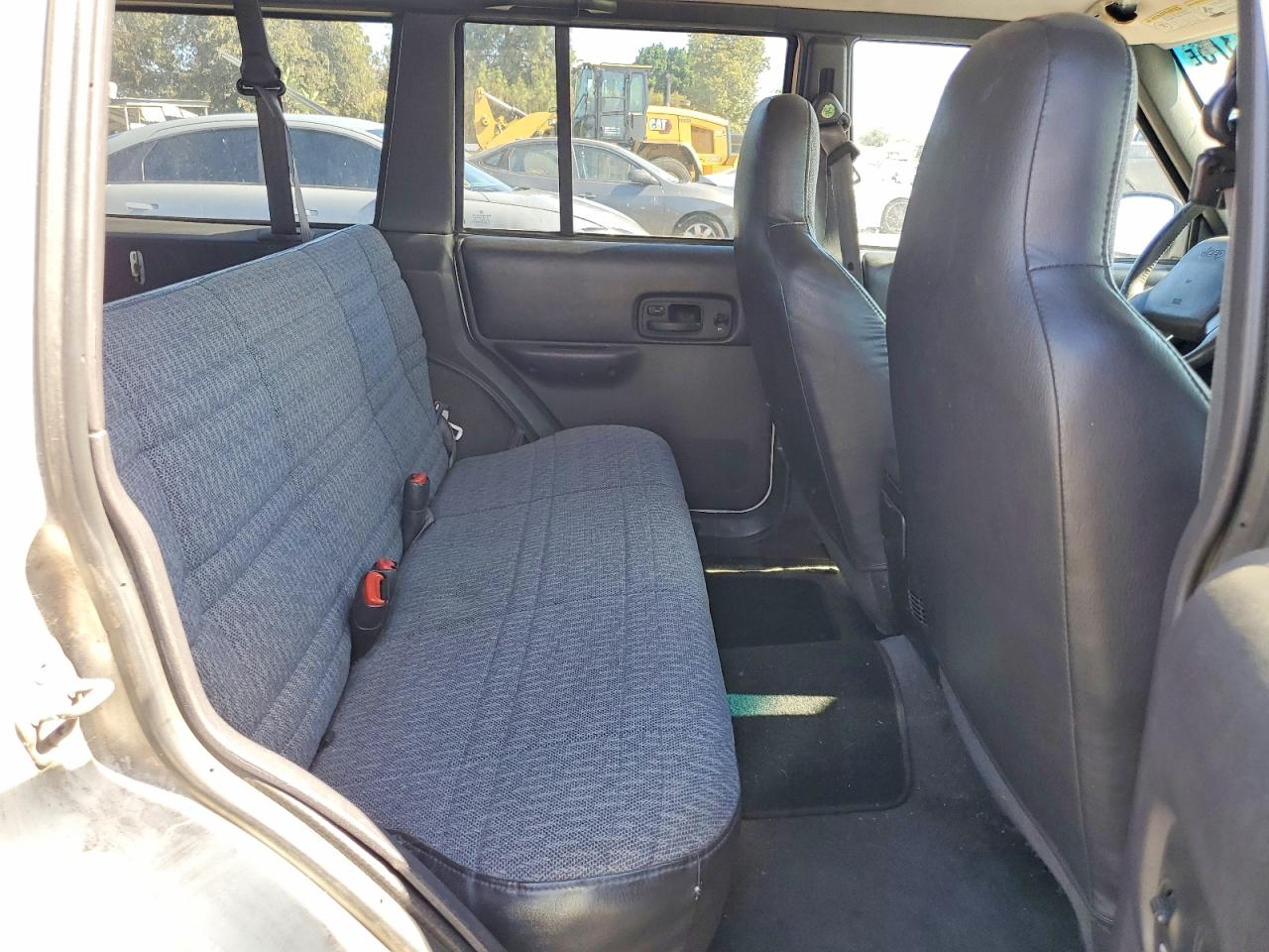 2000 Jeep Cherokee Sport White vin: 1J4FT48S6YL202571