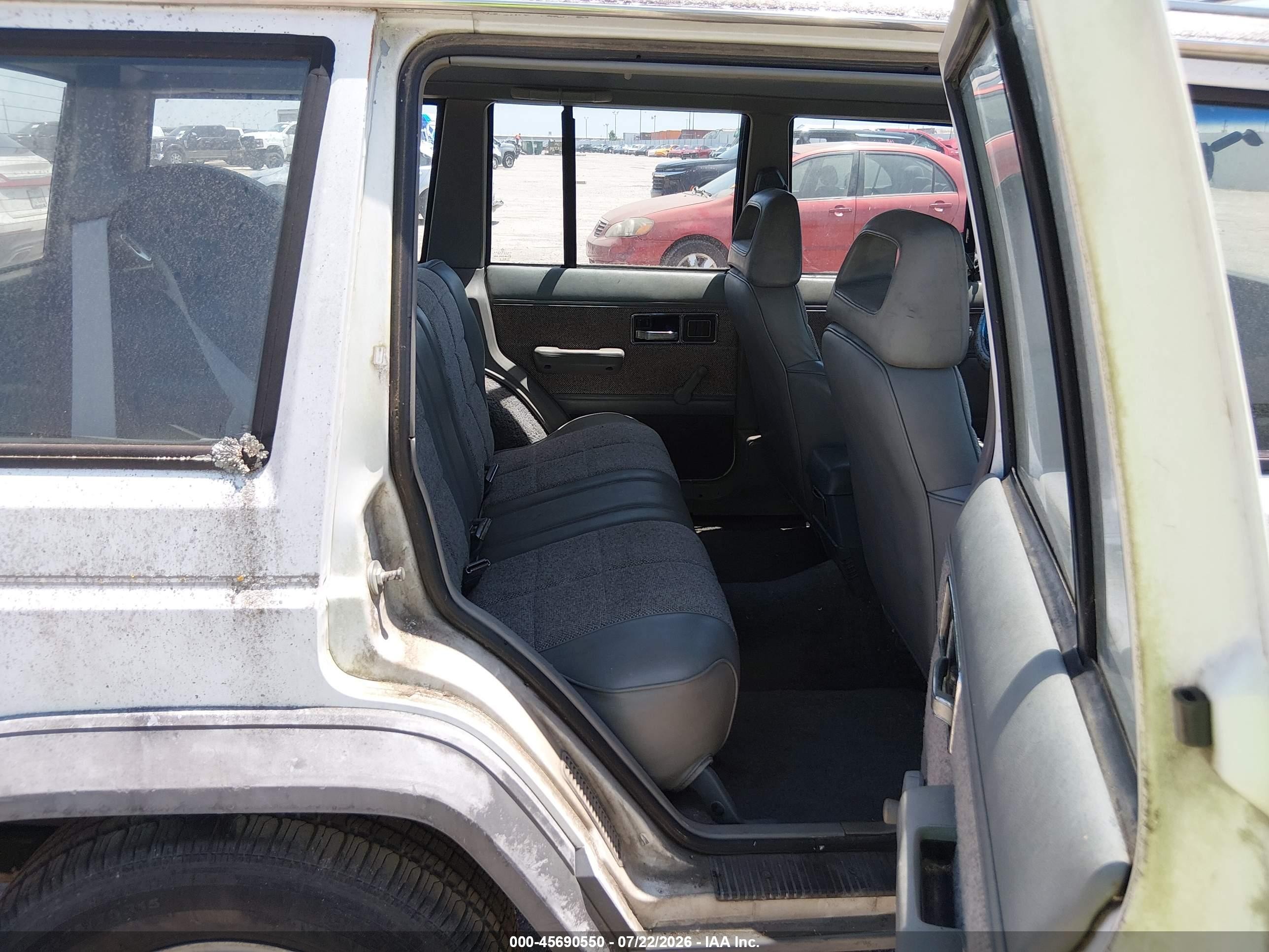 1990 Jeep Cherokee Laredo White vin: 1J4FT58L9LL171307