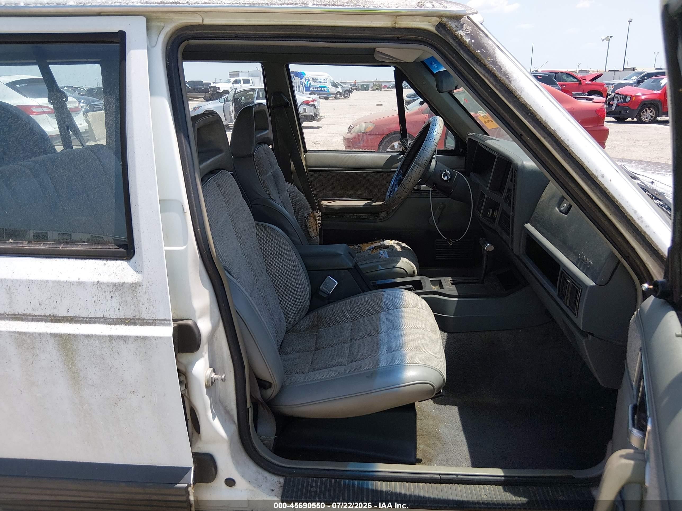 1990 Jeep Cherokee Laredo White vin: 1J4FT58L9LL171307