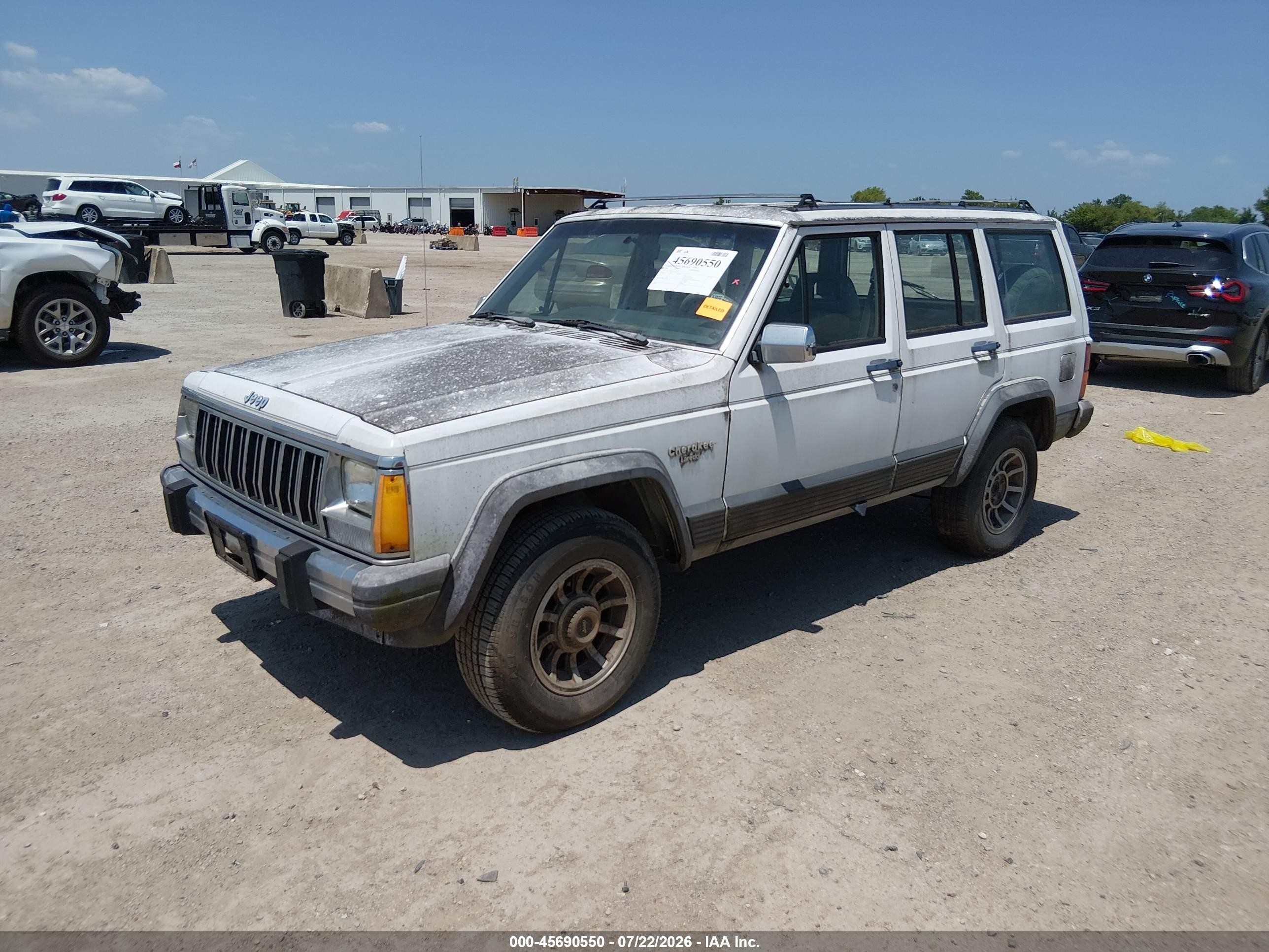 1990 Jeep Cherokee Laredo White vin: 1J4FT58L9LL171307