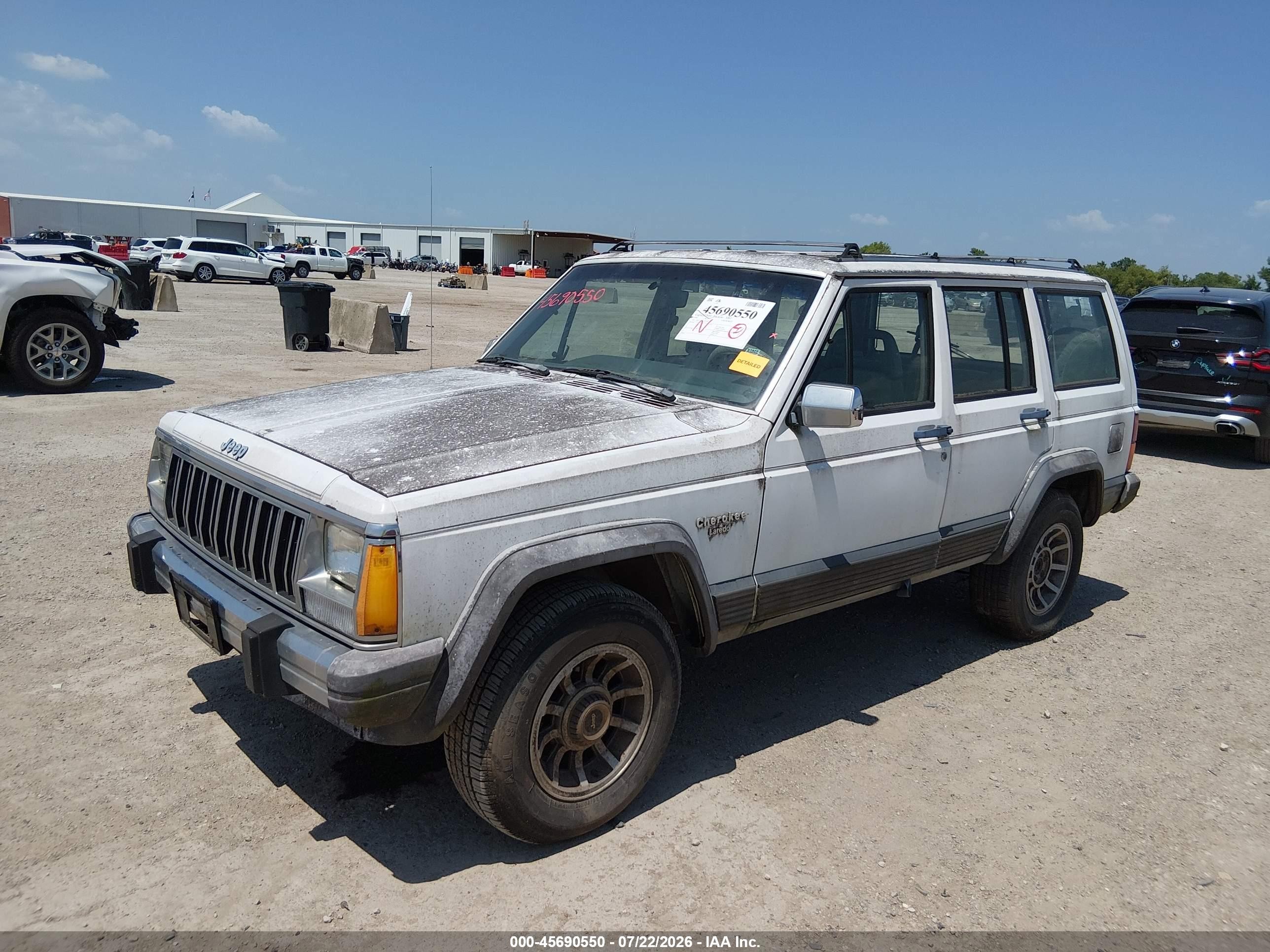 1990 Jeep Cherokee Laredo White vin: 1J4FT58L9LL171307