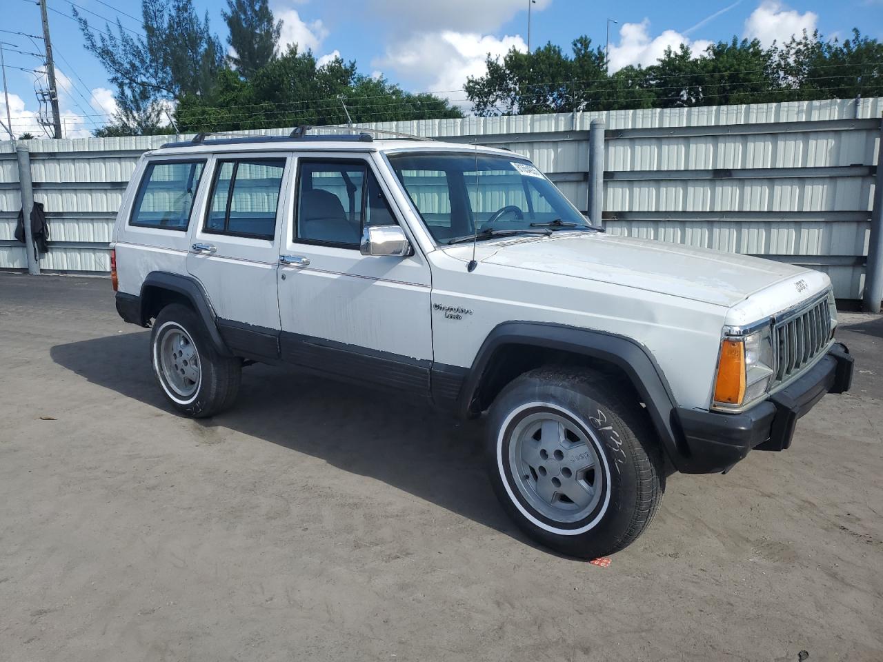 1992 Jeep Cherokee Laredo White vin: 1J4FT58S6NL236558