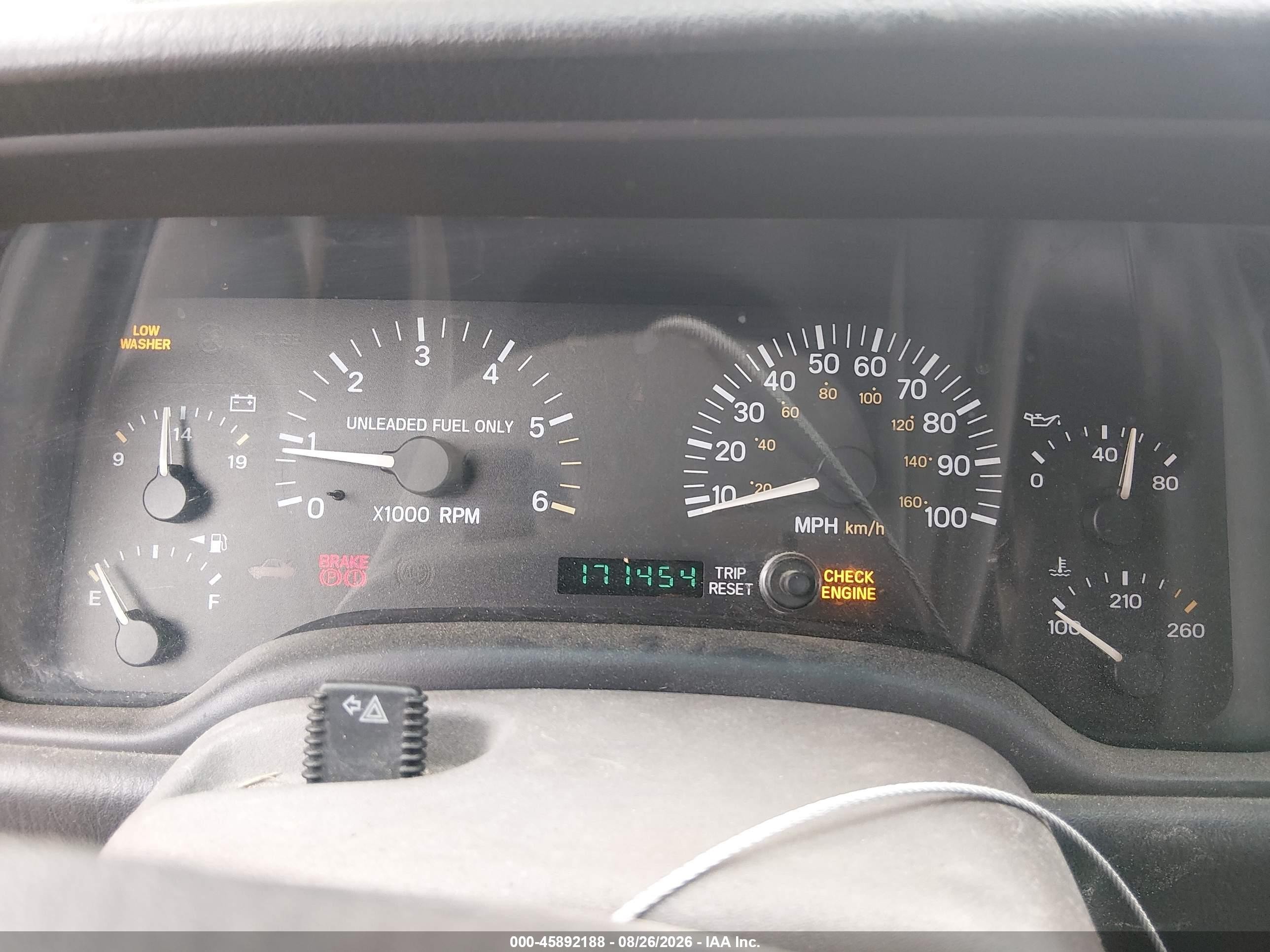 1998 Jeep Cherokee Classic/limited/sport White vin: 1J4FT68S4WL119052