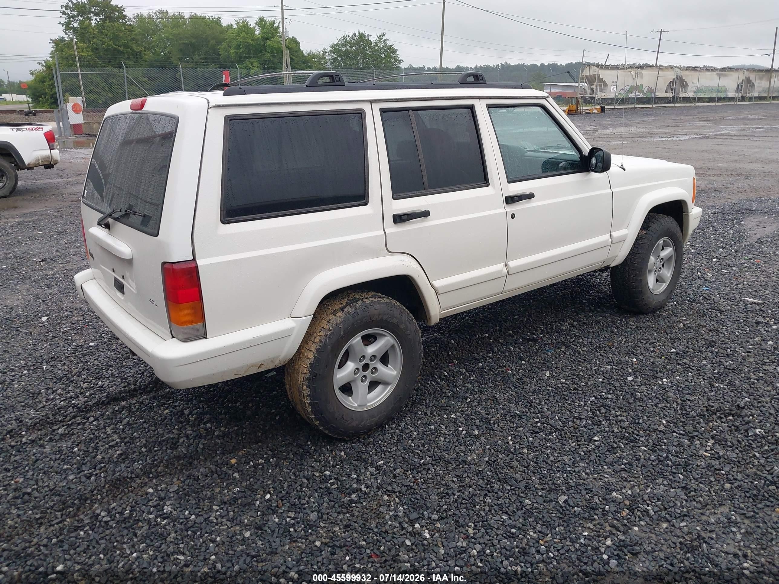 1998 Jeep Cherokee Classic/limited/sport Белый vin: 1J4FT68S8WL108328