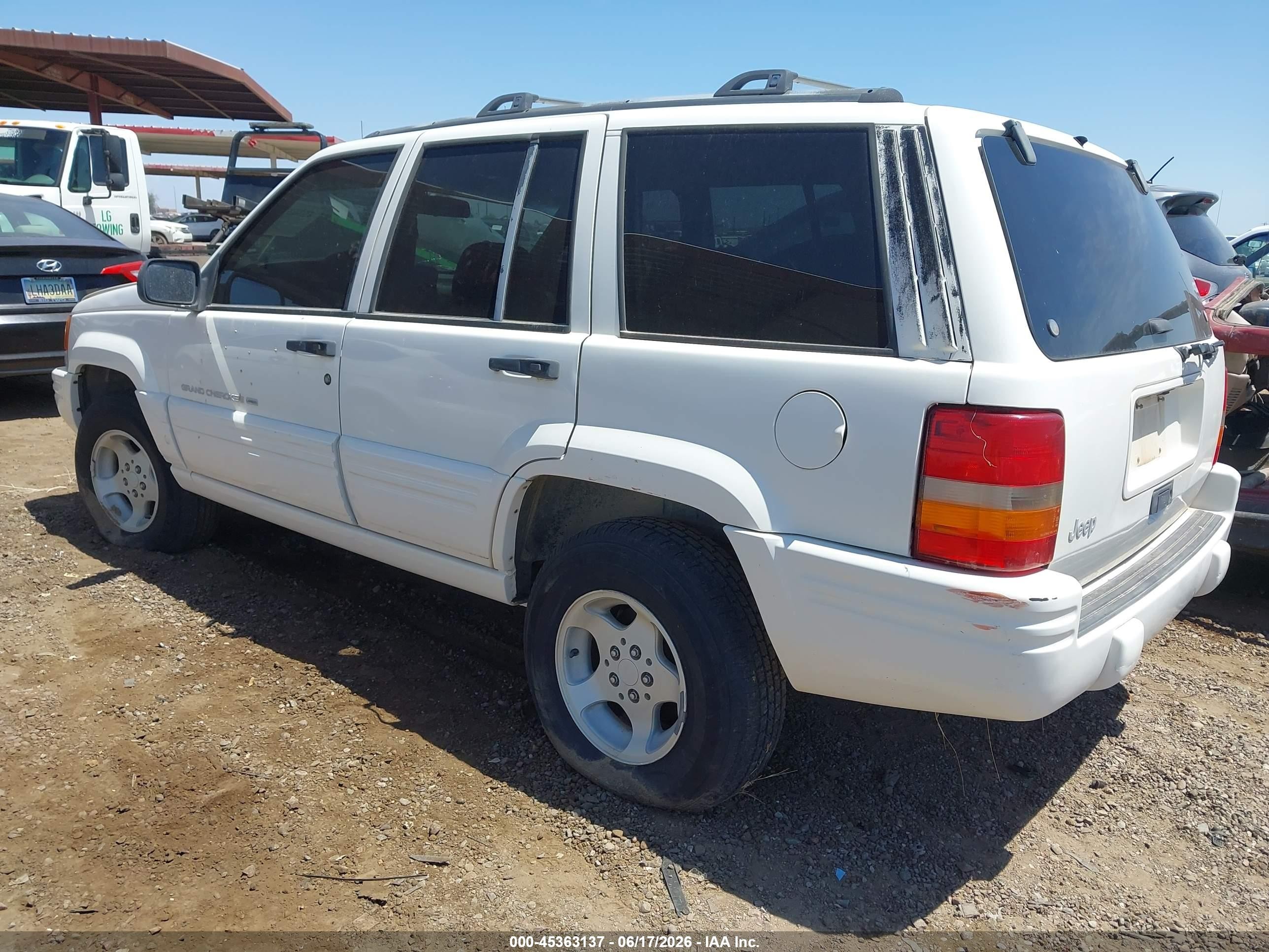 1998 Jeep Grand Cherokee Laredo White vin: 1J4FX48S8WC295191