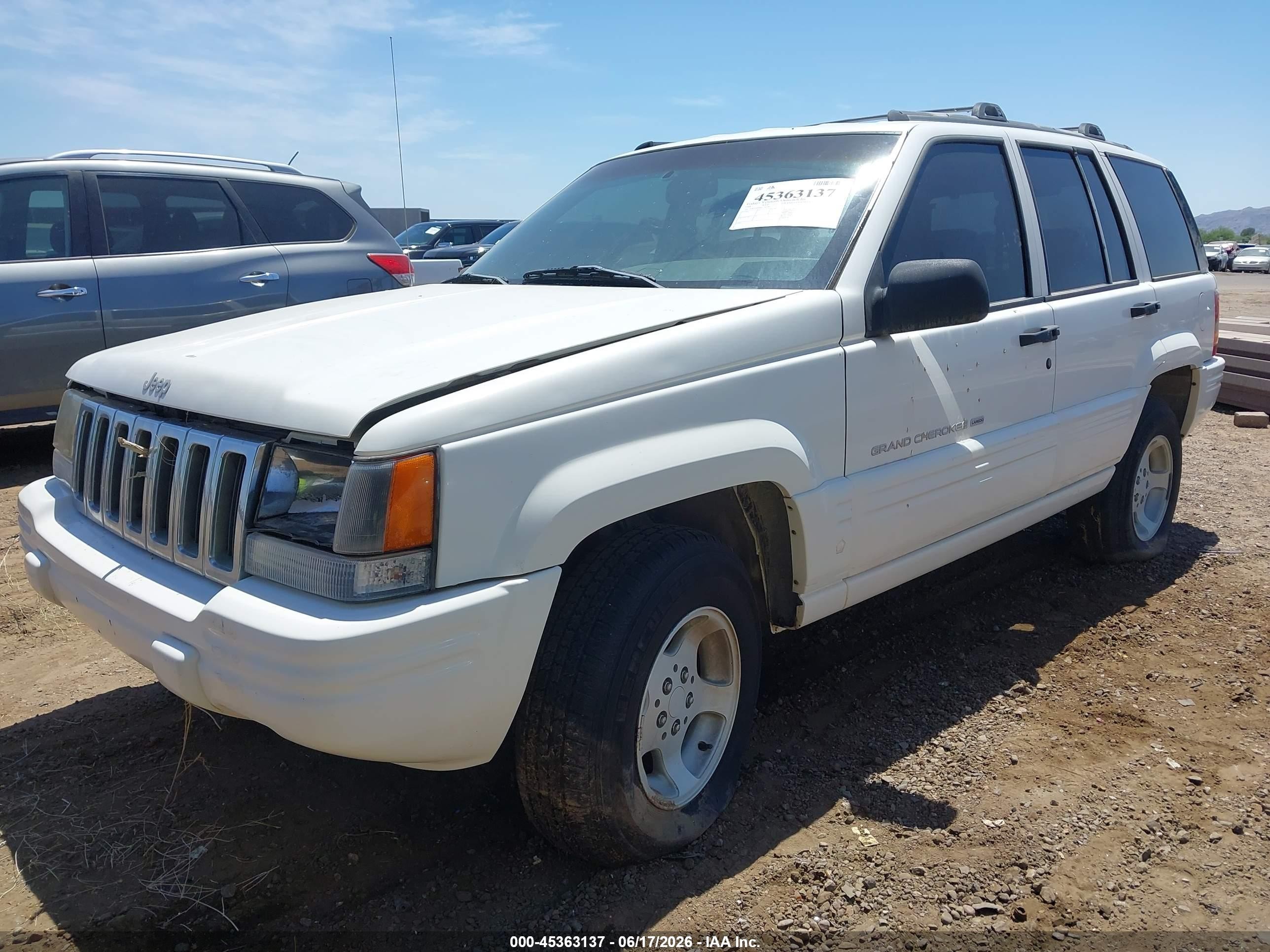 1998 Jeep Grand Cherokee Laredo White vin: 1J4FX48S8WC295191