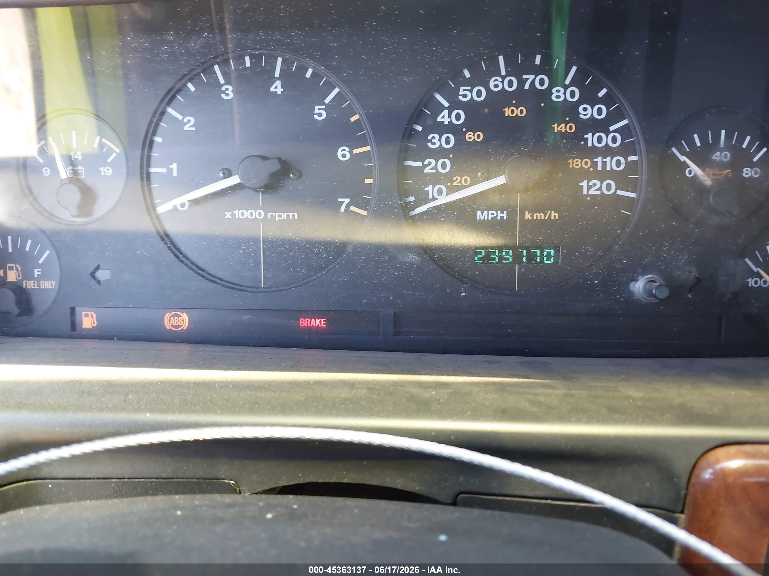 1998 Jeep Grand Cherokee Laredo White vin: 1J4FX48S8WC295191