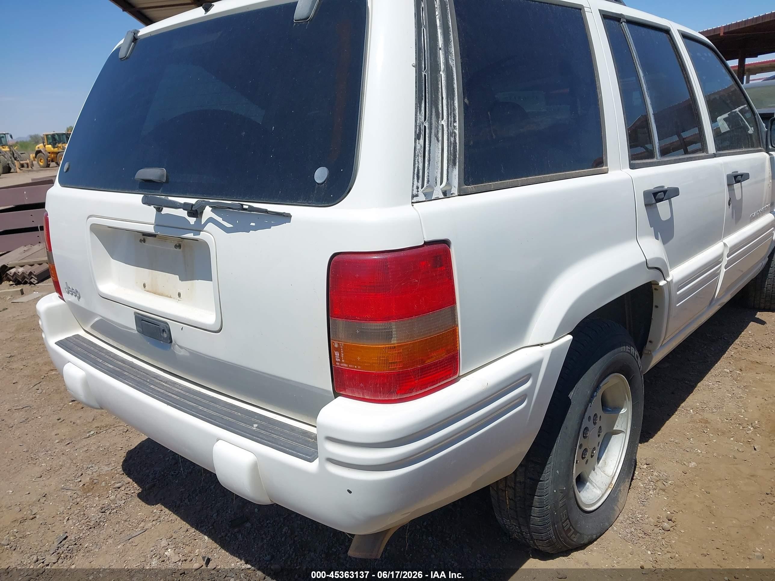 1998 Jeep Grand Cherokee Laredo White vin: 1J4FX48S8WC295191