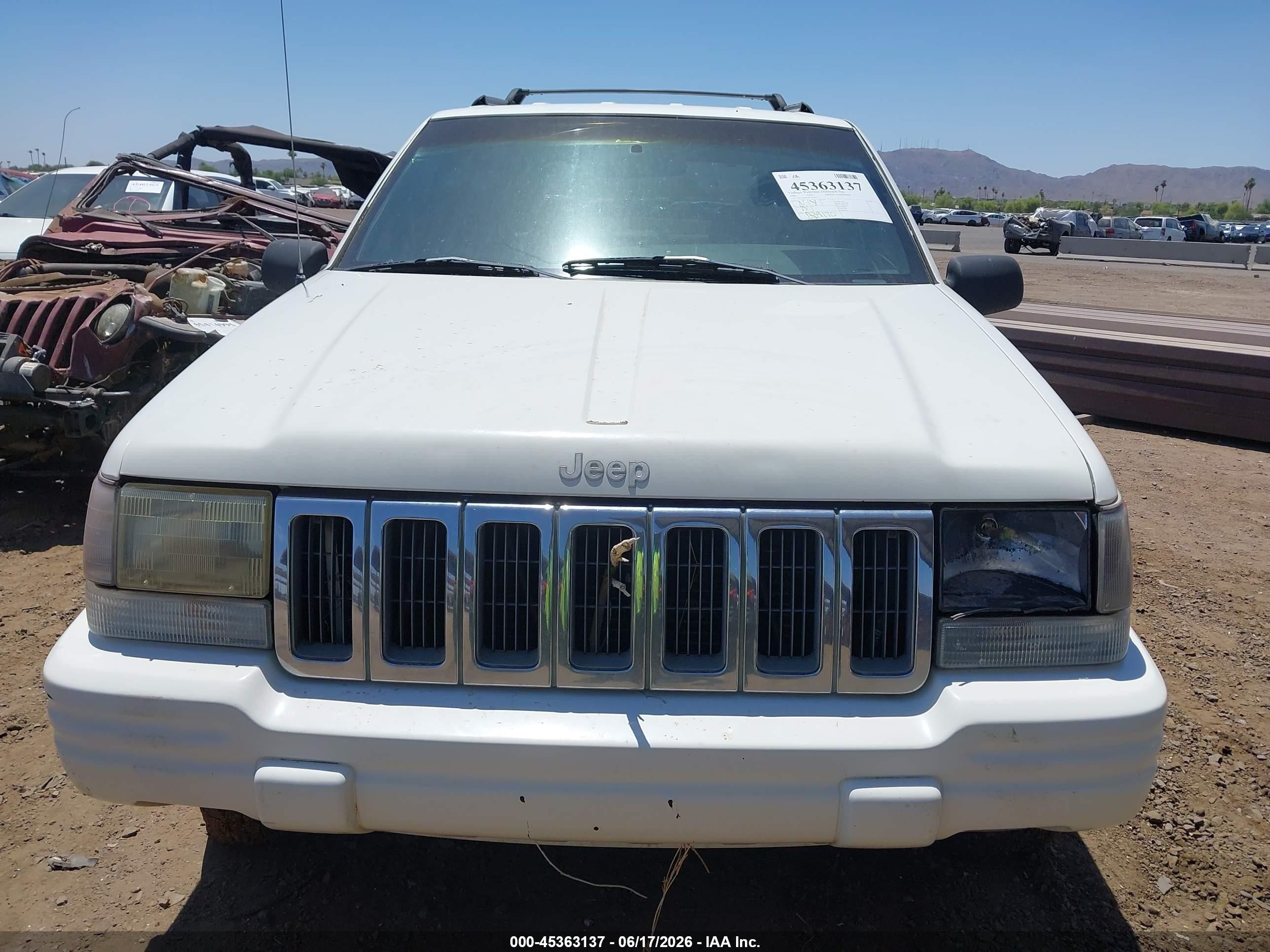 1998 Jeep Grand Cherokee Laredo White vin: 1J4FX48S8WC295191