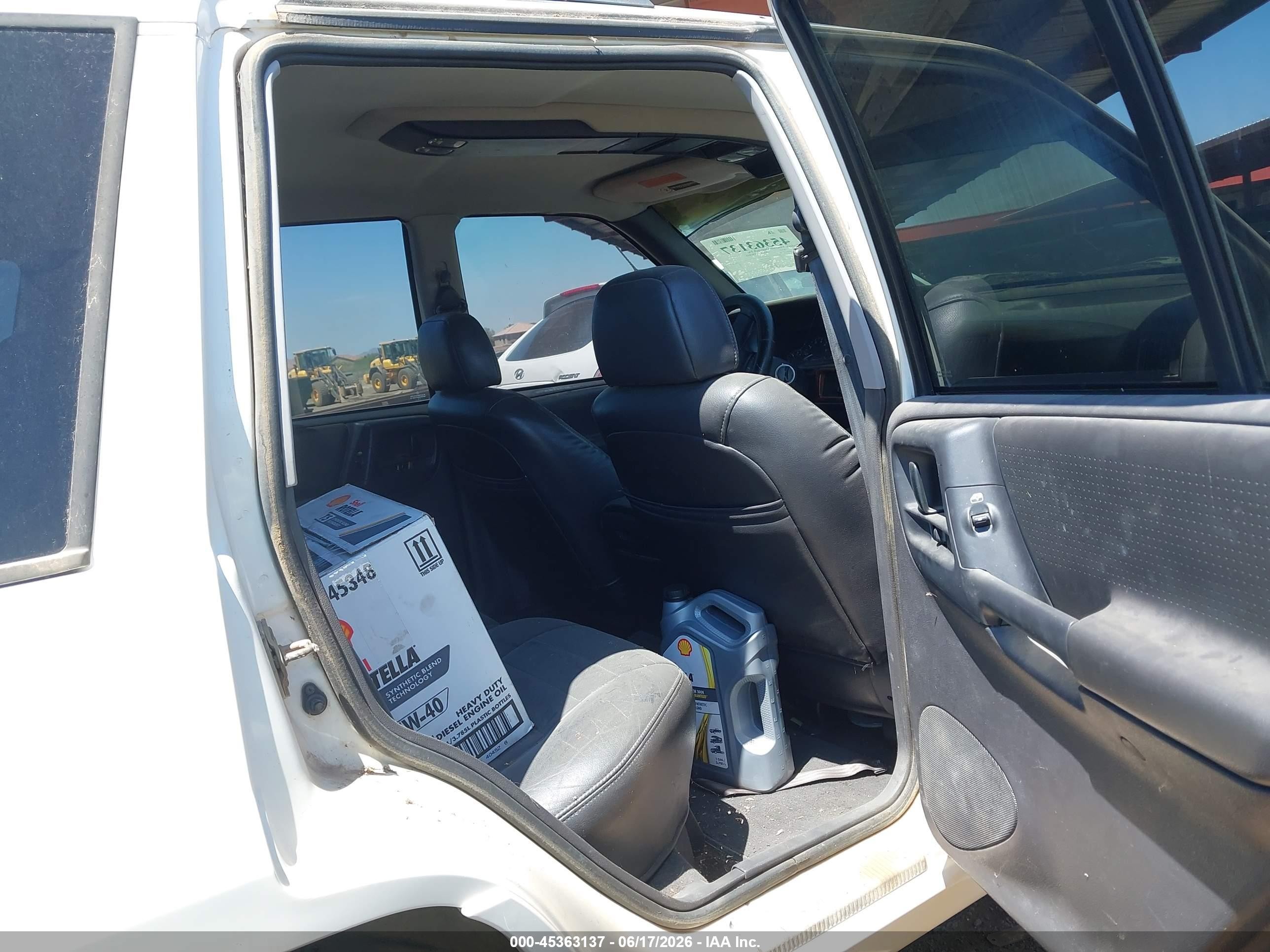 1998 Jeep Grand Cherokee Laredo White vin: 1J4FX48S8WC295191