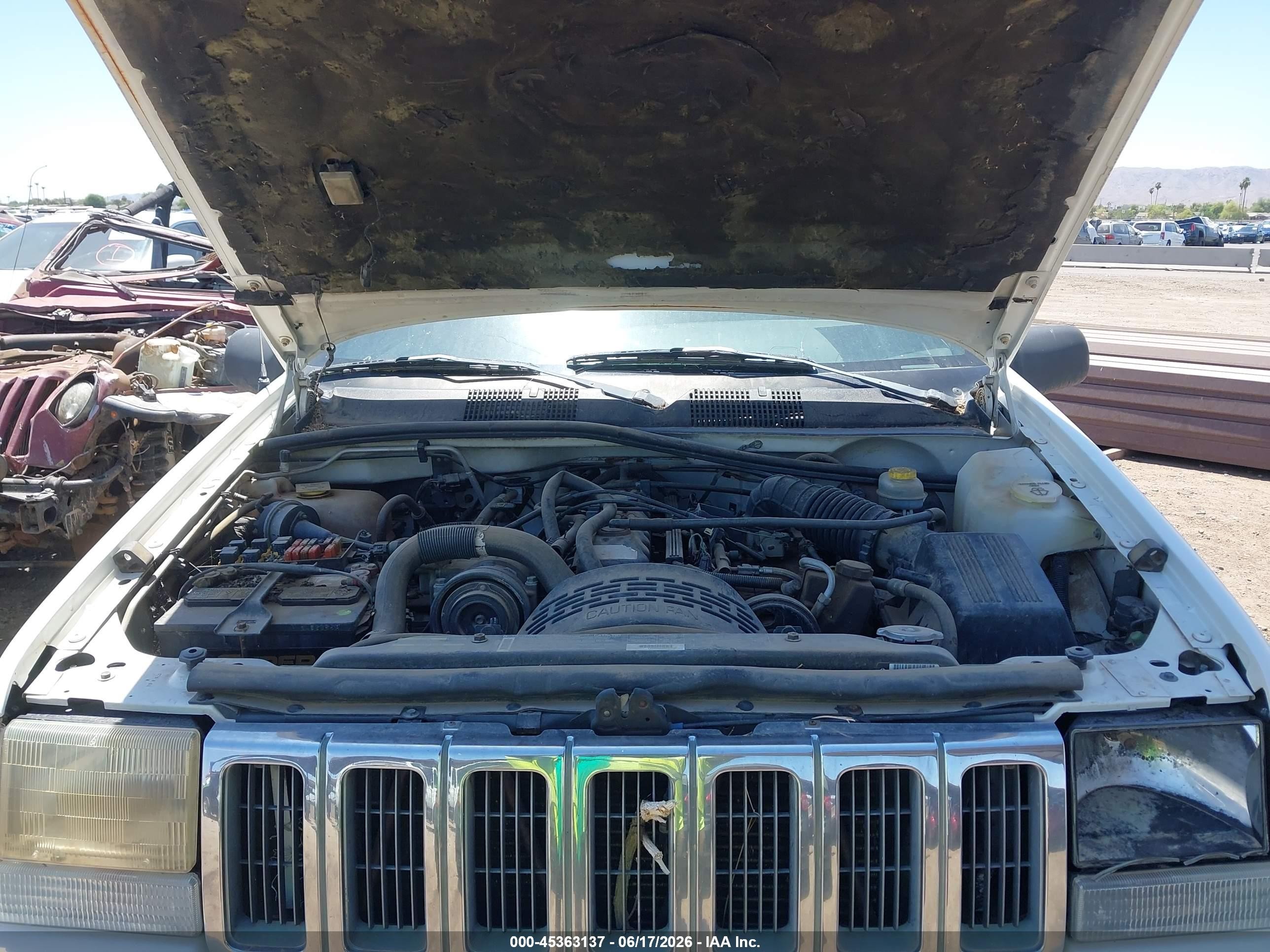 1998 Jeep Grand Cherokee Laredo White vin: 1J4FX48S8WC295191
